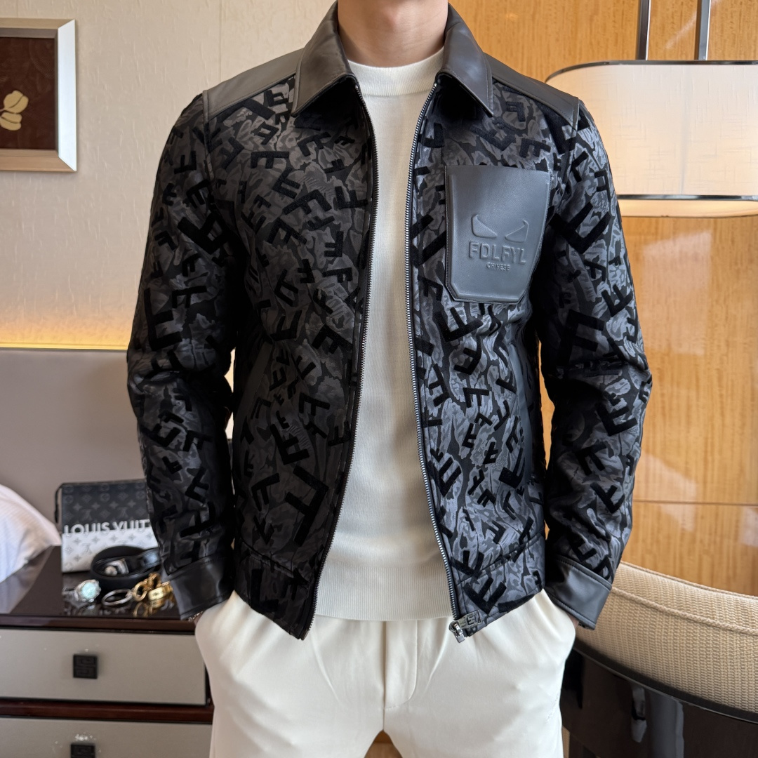 NO:598291,Fendi - 2025ss autumn and winter hot model leather jacket, customized high-quality polyester fiber fabric!  Logo design with top fashion big-name elements, complete with three standards!  Original hardware accessories, smooth lines, exquisite craftsmanship, awesome upper body shape, comfortable fabrics, windproof and warm, it is very fashionable, handsome and a must-have for casual and fashionable men with any combination!  Sizes M-3XL can fit up to 190 pounds!  ,,fendi,jackets & coats,jackets & coats,alexander wang19860909芬迪 - 2025ss秋冬大爆款精品拼皮夹克外套,定制高品质聚酯纤维面料！顶级时尚大牌元素logo设计,三标齐全！原版五金辅料,线条流畅,工艺精致,上身版型超赞,面料舒适,挡风保暖,随意搭配都非常时尚帅气休闲时尚男仕必备款哦！尺码M-3XL 最大可穿190斤！,,fendi,jackets & coats,jackets & coats,alexander wang,Men's clothing