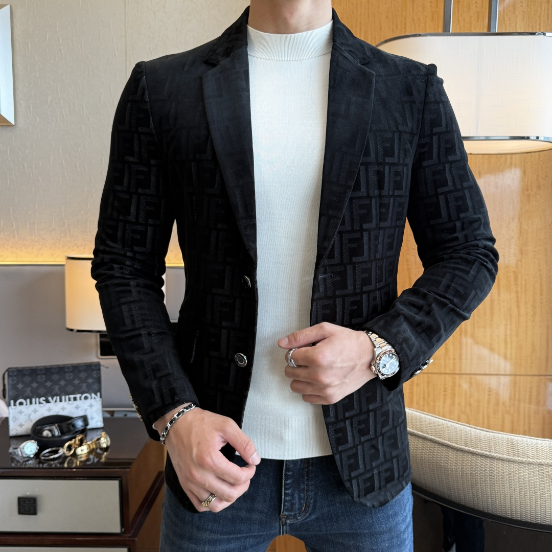 NO:598278,Fendi - 2025ss autumn and winter popular casual suit jacket. The most fashionable and simple design, elegant and decent, casual and exquisite. Fabric This technology customized polyester fabric, not a traditional design, more youthful and fashionable. The details are very particular. The upper body effect is a regular style but the tailoring is very special. The effect is not loose or slim. It is moderate. No matter whether you are fat or thin, there are different styles. Sizes 48-56, fendi, jackets & coats, business  suit,alexander wang19860909芬迪 - 2025ss秋冬装大爆款休闲西装外套 最为时尚简约设计,大气得体,随意中凸显精致.面料 此款科技定制聚酯纤维面料, 不是传统的设计 更加显得年轻时尚 细节 非常讲究 上身效果属于常规款但是剪裁非常特别 效果并不是宽松 也不是修身 属于适中 无论胖瘦穿上身 都有不同的风格尺码48-56,,fendi,jackets & coats,business suit,alexander wang,Men's clothing