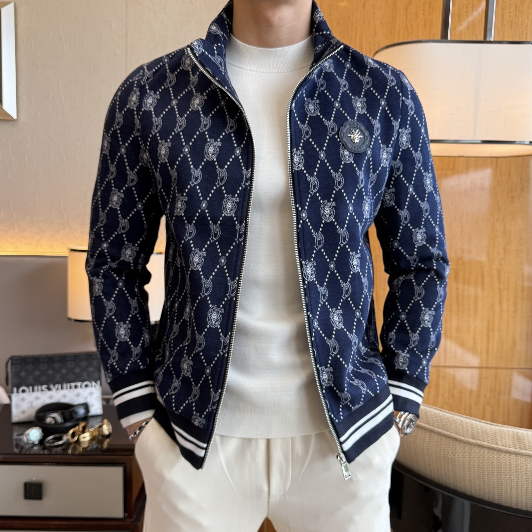 NO:599233,Dior - 2025ss autumn and winter hot model business casual jacket, customized high-quality polyester fiber fabric!  Logo design with top fashion big-name elements, complete with three standards!  Original hardware accessories, smooth lines, exquisite craftsmanship, awesome upper body shape, comfortable fabrics, windproof and warm, it is very fashionable, handsome and a must-have for casual and fashionable men with any combination!  Sizes M-3XL can fit up to 190 pounds!  ,,dior,jackets & coats,jackets & coats,alexander wang19860909迪奥- 2025ss秋冬大爆款精品商务休闲夹克外套,定制高品质聚酯纤维面料！顶级时尚大牌元素logo设计,三标齐全！原版五金辅料,线条流畅,工艺精致,上身版型超赞,面料舒适,挡风保暖,随意搭配都非常时尚帅气休闲时尚男仕必备款哦！尺码M-3XL 最大可穿190斤！,,dior,jackets & coats,jackets & coats,alexander wang,Men's clothing