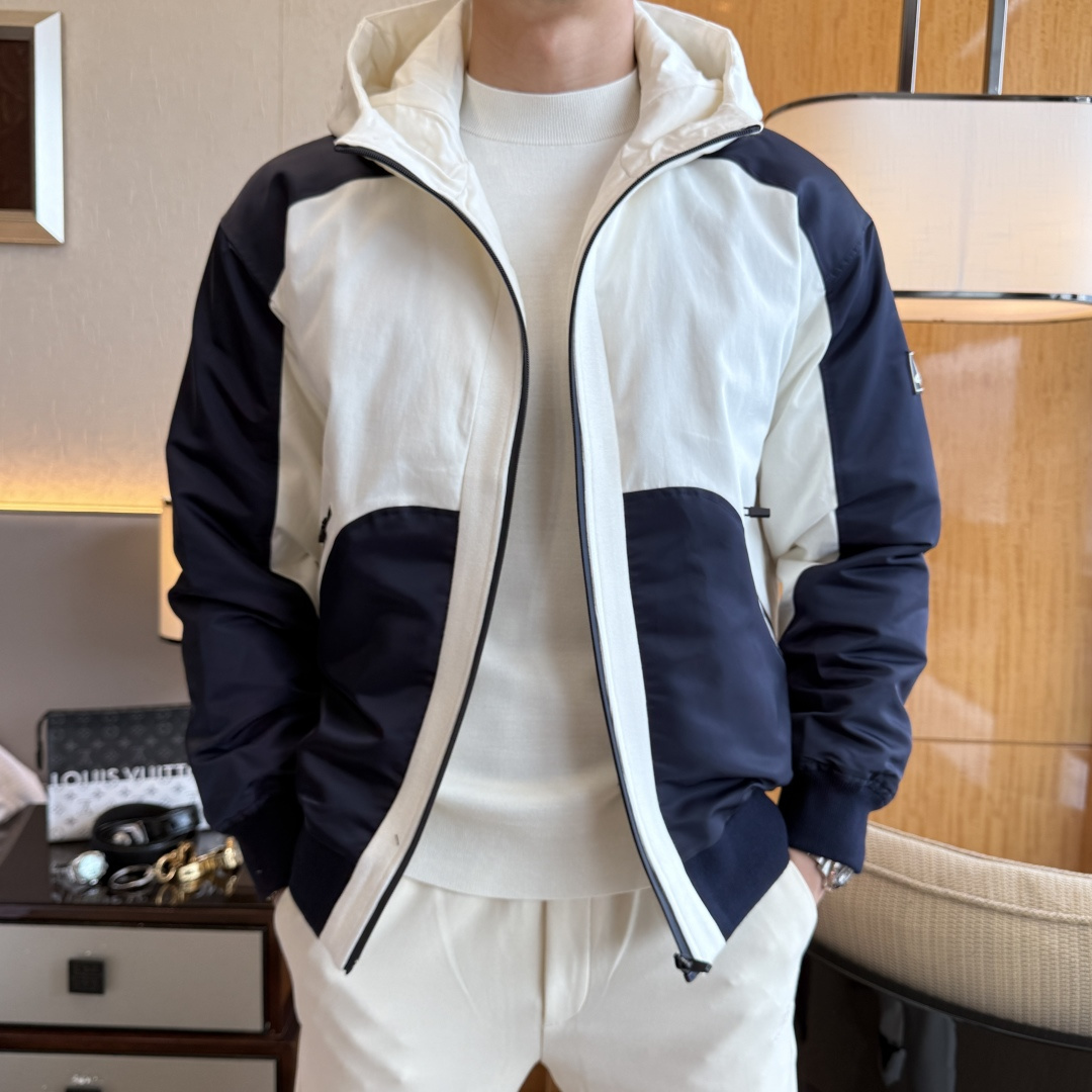 NO:597138,Givenchy -  2025 new winter men's down jacket, high-quality design, is a must-have for any man, handsome and handsome. Heavy craftsmanship, 90 down filling, but the fashion stance remains firm, first-class texture, crisp and slim. Classic lapel down, mature and stable style, fine texture, good gloss, and very clear texture, simple and elegant style, strong fashion, version leading the current trend, the upper body effect is very good, the fabric is novel and soft to the touch  Fearless and changeable, blooming in comfort and uniqueness. Calmly and confidently walk the way of urban men's spring clothing. Multi-touch fabric selection, showing the eclectic charm. The upper body will not have any wrinkles, the fit is excellent, the upper body is stylish and handsome, the customized accessories are iconic, and the details determine success or failure. Colors and colors, sizes 48 - 56, can be worn up to 190 pounds.,,givenchy,jackets & coats,down jacket,alexander wang19860909纪梵希 - 2025年冬季新款男士羽绒服外套,高品质设计,是任何男人都必备的王牌好货,帅气爆表.重工艺直冲工艺,90绒填充,但时尚立场坚挺如故,质感一流,挺括修身.经典翻领的羽绒,成熟稳重风,质感细腻,光泽感佳,且纹理非常清晰,款式简洁大气,时尚度强、版型引领当前趋势,上身效果非常好,面料新颖,手感软 无畏多变,舒适与独特中绽放.从容、自信游走都市型男春装之道.多重触感的面料选择,彰显不拘一格的魅力上身不会有任何褶皱,版型极好,上身有型帅气,定制辅料带有标志性,细节决定成败.颜色图色 尺码48 - 56 最大可穿到190斤.,,givenchy,jackets & coats,down jacket,alexander wang,Men's clothing