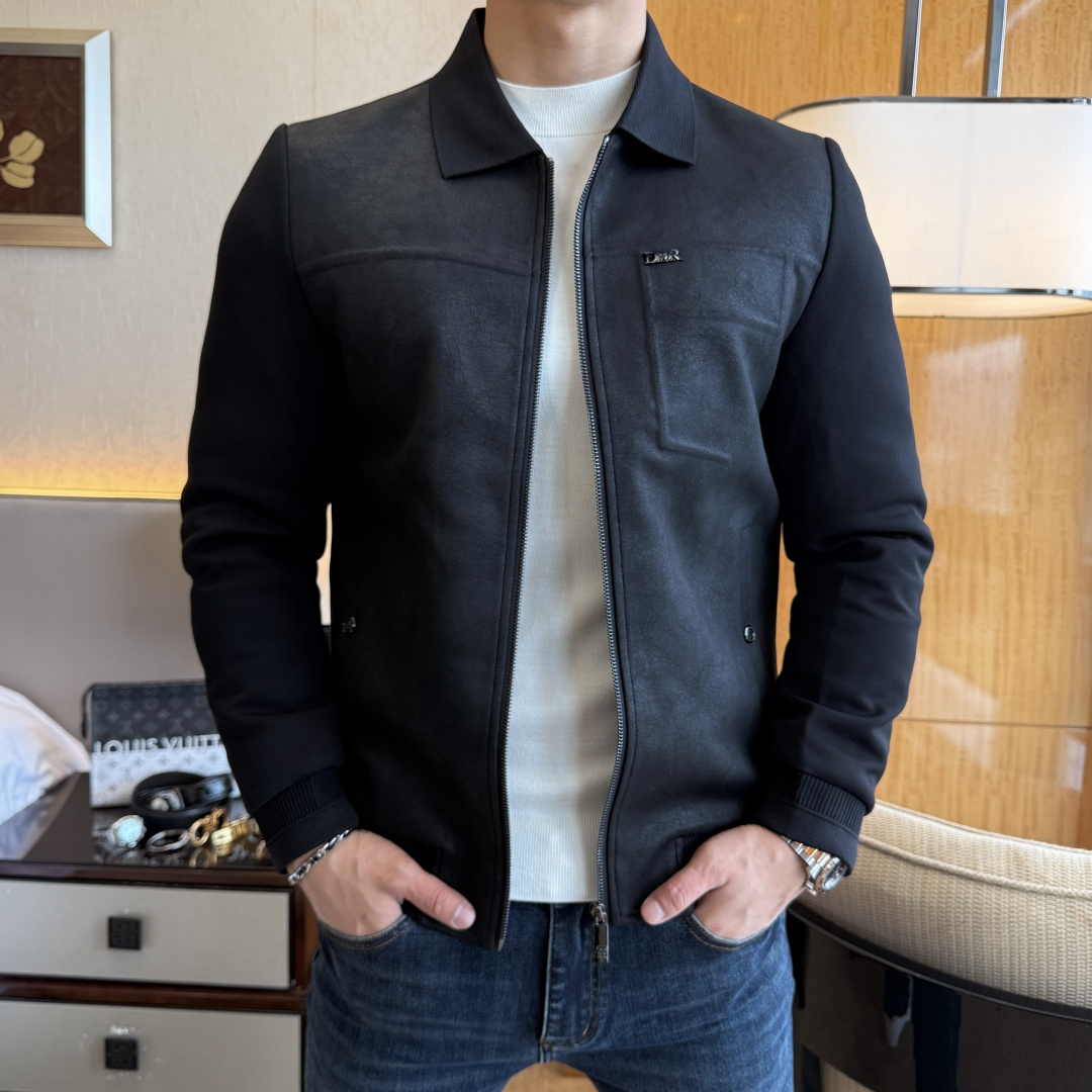 NO:597140,Dior -  2025 new winter men's down jacket, high-quality design, is a must-have for any man, handsome and handsome. Heavy craftsmanship, 90 down filling, but the fashion stance remains firm, first-class texture, crisp and slim. Classic lapel down, mature and stable style, fine texture, good gloss, and very clear texture, simple and elegant style, strong fashion, version leading the current trend, the upper body effect is very good, the fabric is novel and soft to the touch  Fearless and changeable, blooming in comfort and uniqueness. Calmly and confidently walk the way of urban sportsman's spring clothing. Multi-touch fabric selection, showing the eclectic charm. The upper body will not have any wrinkles, the fit is excellent, the upper body is stylish and handsome, the customized accessories are iconic, and the details determine success or failure. Color, color, size M-4XL, can be worn up to 200 pounds.,, dior, jackets & coats, down jacket, alexander wang19860909迪奥 - 2025年冬季新款男士羽绒服外套,高品质设计,是任何男人都必备的王牌好货,帅气爆表.重工艺直冲工艺,90绒填充,但时尚立场坚挺如故,质感一流,挺括修身.经典翻领的羽绒,成熟稳重风,质感细腻,光泽感佳,且纹理非常清晰,款式简洁大气,时尚度强、版型引领当前趋势,上身效果非常好,面料新颖,手感软 无畏多变,舒适与独特中绽放.从容、自信游走都市型男春装之道.多重触感的面料选择,彰显不拘一格的魅力上身不会有任何褶皱,版型极好,上身有型帅气,定制辅料带有标志性,细节决定成败.颜色图色 尺码M-4XL 最大可穿到200斤.,,dior,jackets & coats,down jacket,alexander wang,Men's clothing