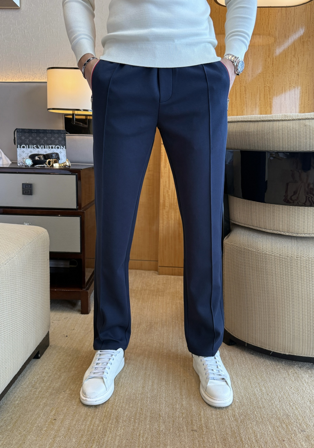 NO:601434,Paul - 2025 ss autumn and winter counters simultaneously popular casual pants, a must-have versatile style this season, the upper body is extremely outstanding, super versatile style, 1:1 replica of the original version, complete with three labels!  The counter is designed with the latest fashion elements, imported custom-woven high-quality European cotton fabrics, with super good styles, a must-have for casual fashion!  Highly recommended size M-4XL,,alexander wang19860909保罗 - 2025ss秋冬专柜同步爆款休闲裤,本季必入百搭款式,上身极为出挑,超级百搭款 ,原版1:1复刻,三标齐全！专柜最新时尚元素设计,进口定织高品质欧棉面料,版型超好,休闲时尚必备！强烈推荐款 尺码 M-4XL,,alexander wang,Men's clothing