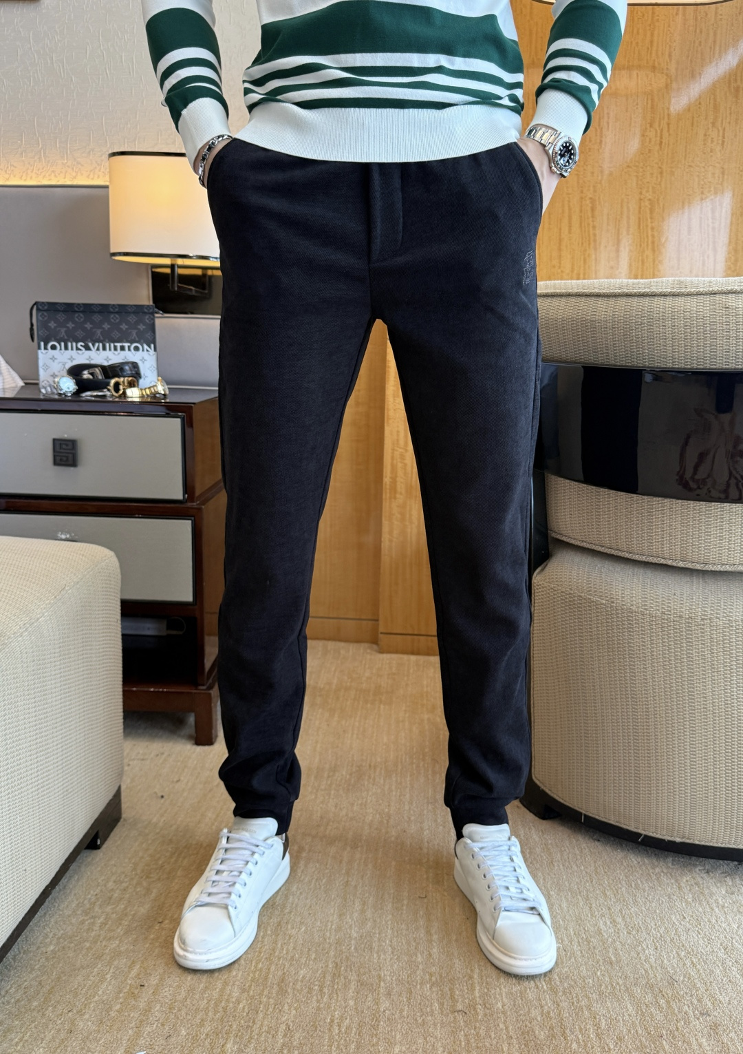 NO:601437,Bc - 2025ss autumn and winter counter casual pants are popular at the same time. This season's must-have versatile style, the upper body is extremely outstanding, super versatile style, 1:1 replica of the original version, complete with three labels!  The counter is designed with the latest fashion elements, imported custom-woven high-quality European cotton fabrics, with super good styles, a must-have for casual fashion!  Highly recommended size M-4XL,,alexander wang19860909Bc - 2025ss秋冬专柜同步爆款休闲裤,本季必入百搭款式,上身极为出挑,超级百搭款 ,原版1:1复刻,三标齐全！专柜最新时尚元素设计,进口定织高品质欧棉面料,版型超好,休闲时尚必备！强烈推荐款 尺码 M-4XL,,alexander wang,Men's clothing