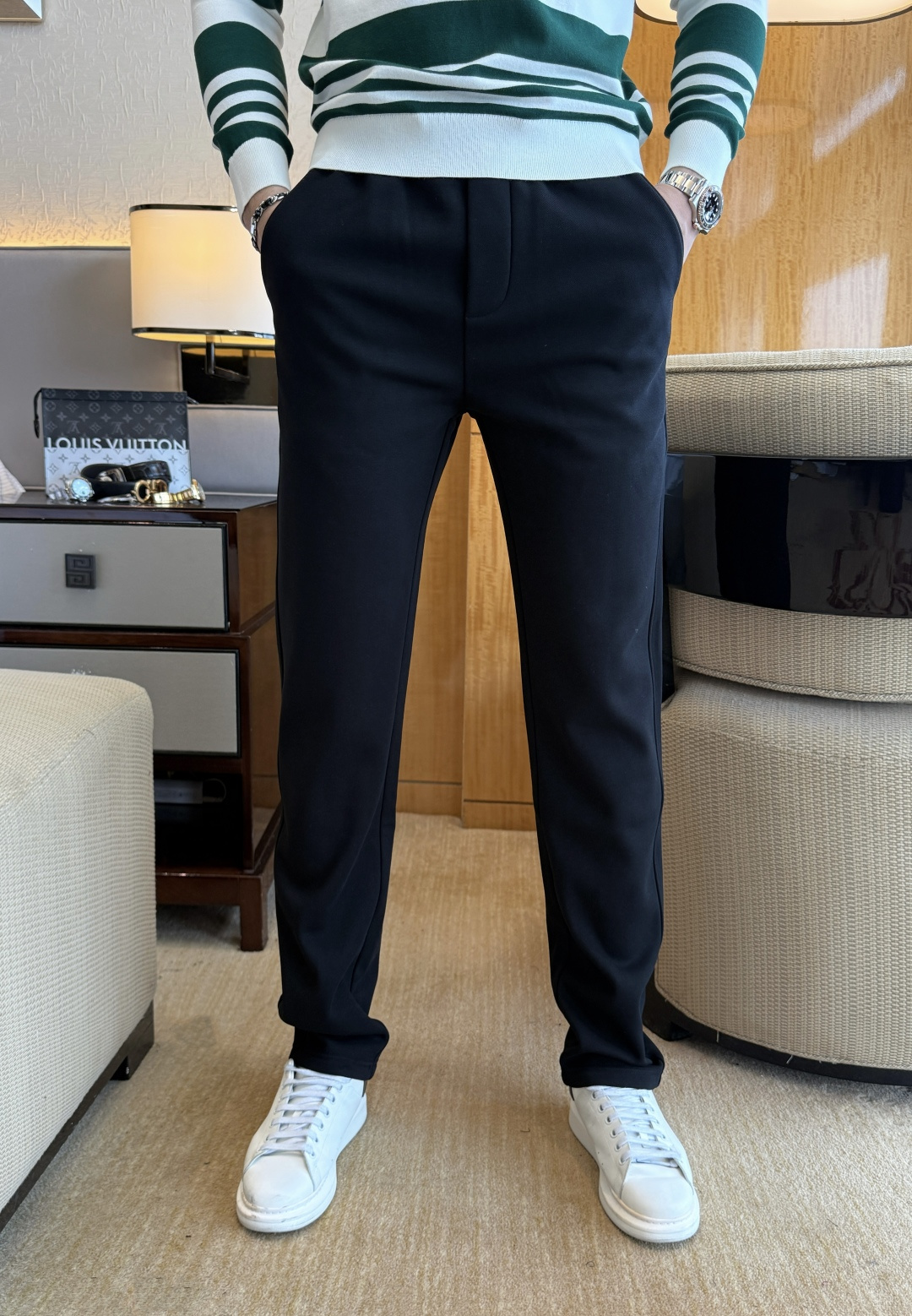 NO:601440,Dior - 2025ss Autumn and Winter counters simultaneously popular casual pants, a must-have versatile style this season, the upper body is extremely outstanding, super versatile style, 1:1 replica of the original version, complete with three labels!  The counter is designed with the latest fashion elements, imported custom-woven high-quality European cotton fabrics, with super good styles, a must-have for casual fashion!  Highly recommended, size 28-39, dior, alexander wang19860909迪奥 - 2025ss秋冬专柜同步爆款休闲裤,本季必入百搭款式,上身极为出挑,超级百搭款 ,原版1:1复刻,三标齐全！专柜最新时尚元素设计,进口定织高品质欧棉面料,版型超好,休闲时尚必备！强烈推荐款 尺码 28-39,,dior,alexander wang,Men's clothing