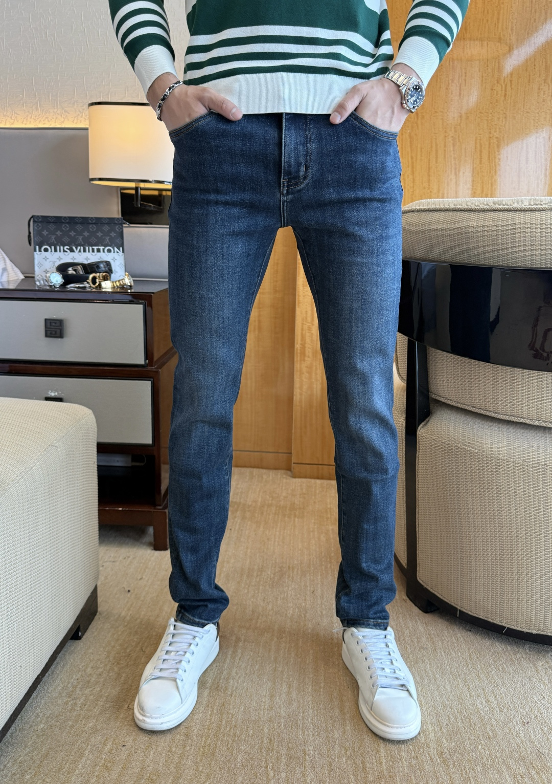 NO:601416,Hermes - 2025ss Snake Autumn and Winter hot-selling jeans. Original 1:1 production, the perfect choice for daily essentials, simple and elegant, fashionable and stylish, customized imported denim fabric, heavy washing process, complex workmanship and exquisite craftsmanship. Easily cater to the needs of the four seasons, soft and elastic to the touch, smooth and neat, original accessories and hardware, comfortable upper body, very easy to wear and durable, code number 29-38, hermes,jeans,alexander wang19860909爱玛仕- 2025ss蛇年秋冬大爆款牛仔裤.原单1:1制作,日常必备的完美之选,简单大气亦时尚有型,定制进口丹宁面料 ,重工洗水工艺,做工复杂工艺精湛.轻松迎合四季需要,手感柔软带弹力,流畅利落,原版辅料五金,上身舒适非常易搭耐看码数29-38,,hermes,jeans,alexander wang,Men's clothing