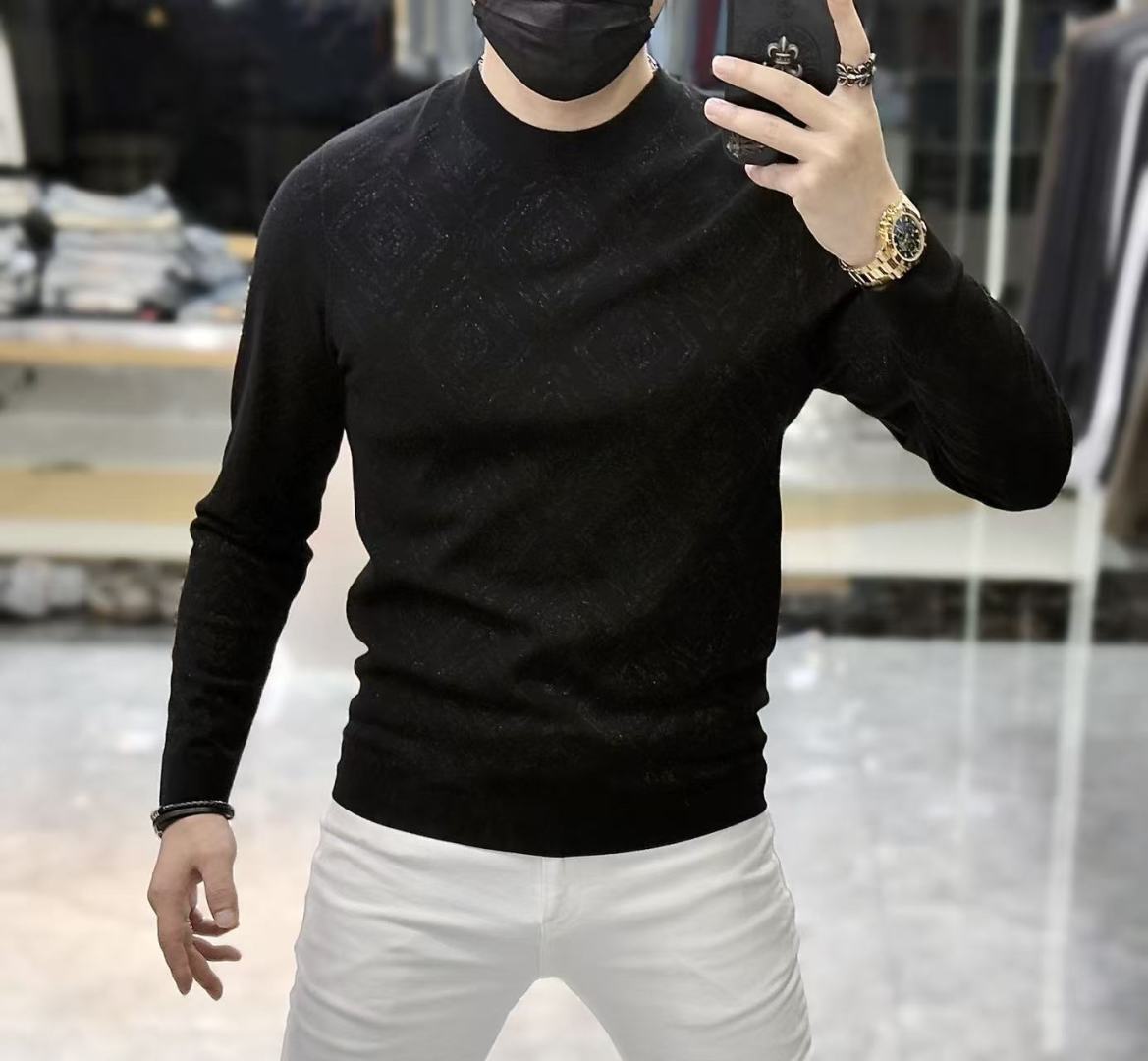 NO:598265,LV - 2025ss autumn and winter counter hot style knitted sweater, casual and fashionable outer wear, a must-have for inner wear, custom-made imported wool blended fabric, the fabric has a delicate feel, close to the body and is comfortable without digging into the flesh, and the upper body has a good shape. It is warm to wear, the counter logo design is very unique, the original quality and craftsmanship are definitely the highest version on the market. The top original version is awesome to wear. It is soft and crisp, not easy to deform. The seams and seams are very rigorous and elegant. Absolutely the first-line OEM requirements!  Don’t miss it, male gods!  Size M-3XL,,louis vuitton,alexander wang19860909LV - 2025ss秋冬专柜大爆款针织毛衫,休闲时尚外穿 内搭必备款,定制进口羊毛混纺面料,面料手感细腻,贴身舒适不扎肉,上身版型好 穿着保暖,专柜标志设计非常独特,原版品质与工艺 绝对市场最高版本 顶级原版穿着超赞 柔顺挺括,不易变形.锁边缝盘都非常严谨考究 绝对一线代工要求！男神们别错过！ 尺码 M-3XL,,louis vuitton,alexander wang,Men's clothing