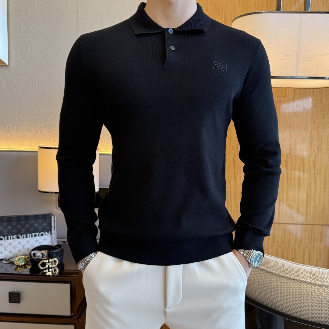 NO:612414,Gucci - 2025ss Autumn and Winter Counter's hot-selling polo sweater, casual and fashionable outer wear, a must-have for inner wear, custom-made imported wool blended fabric, the fabric has a delicate feel, close to the body and is comfortable without digging into the flesh, and the upper body has a good shape. It is warm to wear, and the counter logo design is very unique. The original quality and craftsmanship are definitely the highest version on the market. The top original version is awesome to wear. It is soft and crisp, not easy to deform. The seams and seams are very rigorous and elegant. Absolute first-line OEM requirements!  Don’t miss it, male gods!  Sizes M-3XL, up to 190 pounds!  ,,alexander wang19860909古奇 - 2025ss秋冬专柜大爆款polo毛衫,休闲时尚外穿 内搭必备款,定制进口羊毛混纺面料,面料手感细腻,贴身舒适不扎肉,上身版型好 穿着保暖,专柜标志设计非常独特,原版品质与工艺 绝对市场最高版本 顶级原版穿着超赞 柔顺挺括,不易变形.锁边缝盘都非常严谨考究 绝对一线代工要求！男神们别错过！ 尺码 M-3XL 最大穿190斤！,,alexander wang,Men's clothing