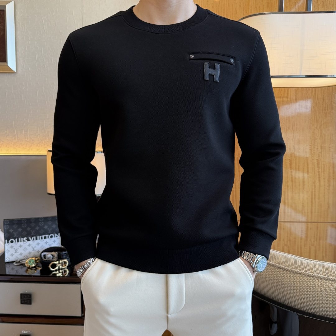 NO:612404,Hermès - 2025ss autumn hot new style, the highest version of fashionable pullover cashmere sweatshirt, a classic that must be released every year. Favored and respected by major stars, it selects high-end European cotton blended fabrics, made with heavy craftsmanship, original hardware accessories logo design, soft and smooth, and dense texture!  Stylish upper body!  One of the impeccable must-have styles for autumn!  M-3XL can wear up to 190 pounds!  ,,hermes,hoodie,sweatshirts,alexander wang19860909爱玛仕 - 2025ss秋季大爆新款,最高版本时尚套头羊绒卫衣、每年必出的经典之作.受各大明星的青睐推崇,精选高端欧棉混纺面料,重工艺制作,原版五金辅料logo设计,柔软顺滑,质地密实！上身时尚有型！秋季无可挑剔必选款式之一！M-3XL 最大穿190斤！,,hermes,hoodie,sweatshirts,alexander wang,Men's clothing