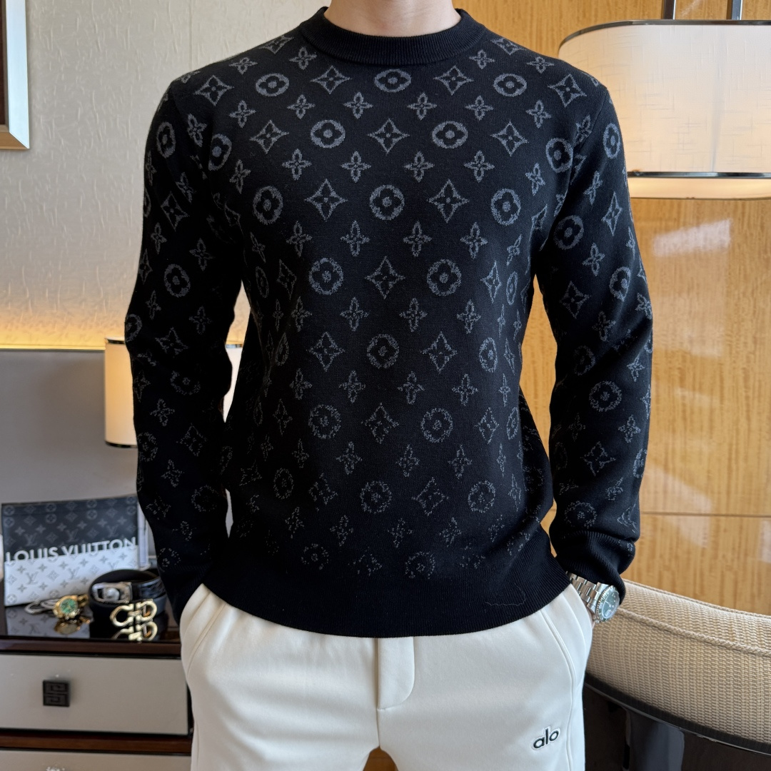 NO:652594,LV - 2025ss Autumn and Winter counter hot-selling woolen sweater, casual and fashionable outer wear, a must-have for inner wear, custom-made imported worsted sheep wool fabric, the fabric has a delicate feel, close to the body and is comfortable without piercing the flesh, and the upper body has a good shape. It is warm to wear, and the counter logo design is very unique. The original quality and craftsmanship are definitely the highest version on the market. The top original version is awesome to wear. It is soft and crisp, not easy to deform. The seams and seams are very rigorous and absolutely meet the requirements of first-line OEMs!  Don’t miss it, male gods!  Size M-3XL,,louis vuitton,alexander wang19860909LV - 2025ss秋冬专柜大爆款羊毛衫,休闲时尚外穿 内搭必备款,定制进口精纺绵羊毛面料,面料手感细腻,贴身舒适不扎肉,上身版型好 穿着保暖,专柜标志设计非常独特,原版品质与工艺 绝对市场最高版本 顶级原版穿着超赞 柔顺挺括,不易变形.锁边缝盘都非常严谨考究 绝对一线代工要求！男神们别错过！ 尺码 M-3XL,,louis vuitton,alexander wang,Men's clothing
