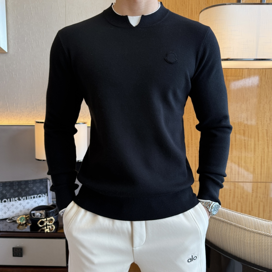 NO:600487,Mengkou - 2025SS Autumn and Winter counter's most popular woolen sweater, casual and fashionable outer wear, a must-have for inner wear, custom-made imported worsted wool fabric, the fabric has a delicate feel, close to the body and is comfortable without piercing the flesh, and the upper body has a good shape. It is warm to wear, and the counter logo design is very unique. The original quality and craftsmanship are definitely the highest version in the market. The top original version is great to wear. It is soft and crisp, not easy to deform. The seams and seams are very rigorous and absolutely meet the requirements of first-line OEMs!  Don’t miss it, male gods!  Size M-3XL,,Moncler,alexander wang19860909蒙口 - 2025ss秋冬专柜大爆款羊毛衫,休闲时尚外穿 内搭必备款,定制进口精纺绵羊毛面料,面料手感细腻,贴身舒适不扎肉,上身版型好 穿着保暖,专柜标志设计非常独特,原版品质与工艺 绝对市场最高版本 顶级原版穿着超赞 柔顺挺括,不易变形.锁边缝盘都非常严谨考究 绝对一线代工要求！男神们别错过！ 尺码 M-3XL,,Moncler,alexander wang,Men's clothing