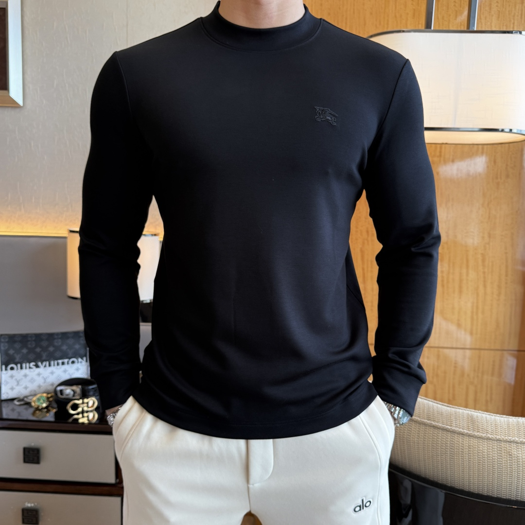 NO:685320,Burberry - 2025ss autumn hot cashmere long-sleeved T-shirt, made of customized high-grade cotton fabric, fashionable big-name element logo design, soft, delicate, comfortable and warm, made with multiple processes, a basic base layer shirt is indispensable in men's wardrobe. It can be used to match various clothes anytime and anywhere to meet your daily needs. The design of the clothes is simple but not simple. Dear friends, hurry up and get it. Standard version, size M~3XL, can wear up to 190 pounds!  ,,burberry,tees,t-shirt,19860909巴宝莉 - 2025ss秋装大爆款羊绒长袖T恤,采用定制高级棉面料 时尚大牌元素logo设计,柔软细腻舒适保暖,多重工艺制作,男人的衣柜都少不了基础打底衫 随时随地都可以拿来搭配各种服饰 满足您日常生活需求 ,衣服设计简约而不简单 , 亲们赶紧入手 标准版型 尺码M~3XL 最大可穿190斤！,,burberry,tees，t-shirt,,Men's clothing