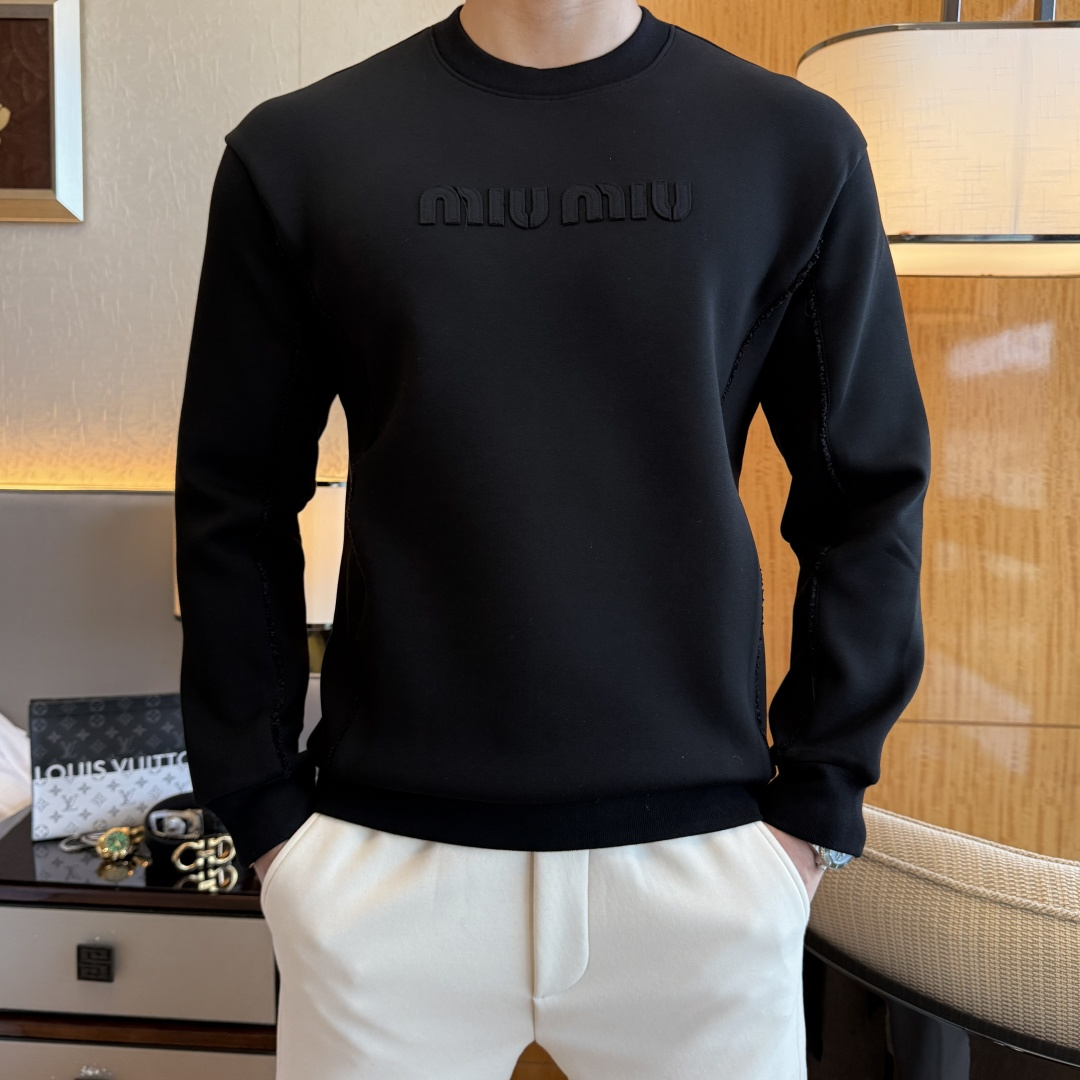 NO:649877,Meng Mouth - 2025SS hot new style in autumn, the highest version of fashionable pullover plus velvet sweatshirt, a classic that must be released every year. Favored and respected by major stars, it uses high-end European cotton blended fabrics, heavy craftsmanship, original hardware accessories logo design, soft and smooth, and dense texture!  Stylish upper body!  One of the impeccable must-have styles for autumn!  M-3XL can wear up to 190 pounds!  ,,Moncler,hoodie,sweatshirts,alexander wang19860909蒙口 - 2025ss秋季大爆新款,最高版本时尚套头加绒卫衣、每年必出的经典之作.受各大明星的青睐推崇,精选高端欧棉混纺面料,重工艺制作,原版五金辅料logo设计,柔软顺滑,质地密实！上身时尚有型！秋季无可挑剔必选款式之一！M-3XL 最大穿190斤！,,Moncler,hoodie,sweatshirts,alexander wang,Men's clothing