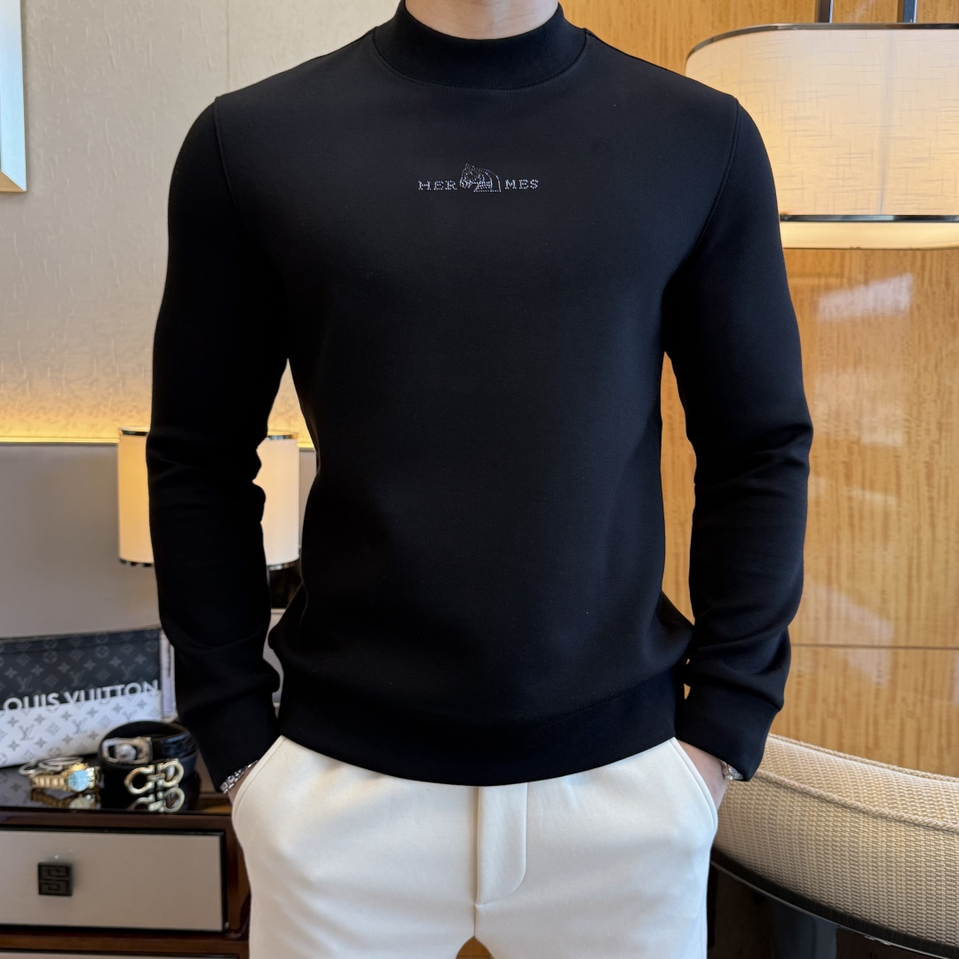 NO:649845,Hermès - 2025ss autumn hot new style, the highest version of fashionable pullover cashmere sweatshirt, a classic that must be released every year. Favored and respected by major stars, it selects high-end European cotton blended fabrics, made with heavy craftsmanship, original hardware accessories logo design, soft and smooth, and dense texture!  Stylish upper body!  One of the impeccable must-have styles for autumn!  M-3XL can wear up to 190 pounds!  ,,hermes,hoodie,sweatshirts,alexander wang19860909爱玛仕 - 2025ss秋季大爆新款,最高版本时尚套头羊绒卫衣、每年必出的经典之作.受各大明星的青睐推崇,精选高端欧棉混纺面料,重工艺制作,原版五金辅料logo设计,柔软顺滑,质地密实！上身时尚有型！秋季无可挑剔必选款式之一！M-3XL 最大穿190斤！,,hermes,hoodie,sweatshirts,alexander wang,Men's clothing