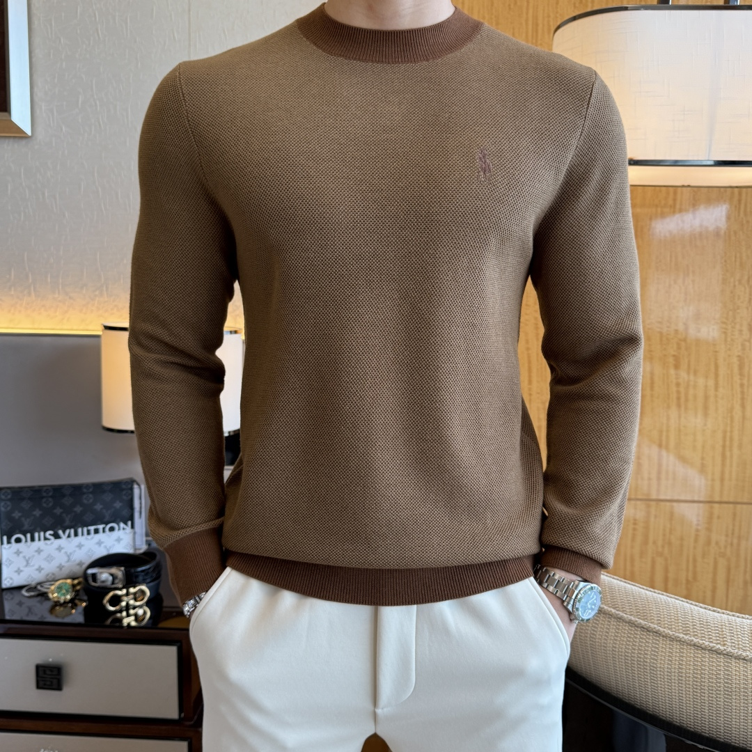 NO:652603,Paul - 2025ss Autumn and Winter Counter's best-selling woolen sweater, casual and fashionable outerwear, a must-have for inner wear, custom-made imported worsted sheep wool fabric, the fabric has a delicate feel, close to the body and is comfortable without digging into the flesh, and the upper body has a good shape. It is warm to wear, and the counter logo design is very unique. The original quality and craftsmanship are definitely the highest version on the market. The top original version is great to wear. It is soft and crisp, not easy to deform. The seams and seams are very rigorous and absolutely meet the requirements of first-line OEMs!  Don’t miss it, male gods!  Size M-3XL,,alexander wang19860909保罗- 2025ss秋冬专柜大爆款羊毛衫,休闲时尚外穿 内搭必备款,定制进口精纺绵羊毛面料,面料手感细腻,贴身舒适不扎肉,上身版型好 穿着保暖,专柜标志设计非常独特,原版品质与工艺 绝对市场最高版本 顶级原版穿着超赞 柔顺挺括,不易变形.锁边缝盘都非常严谨考究 绝对一线代工要求！男神们别错过！ 尺码 M-3XL,,alexander wang,Men's clothing