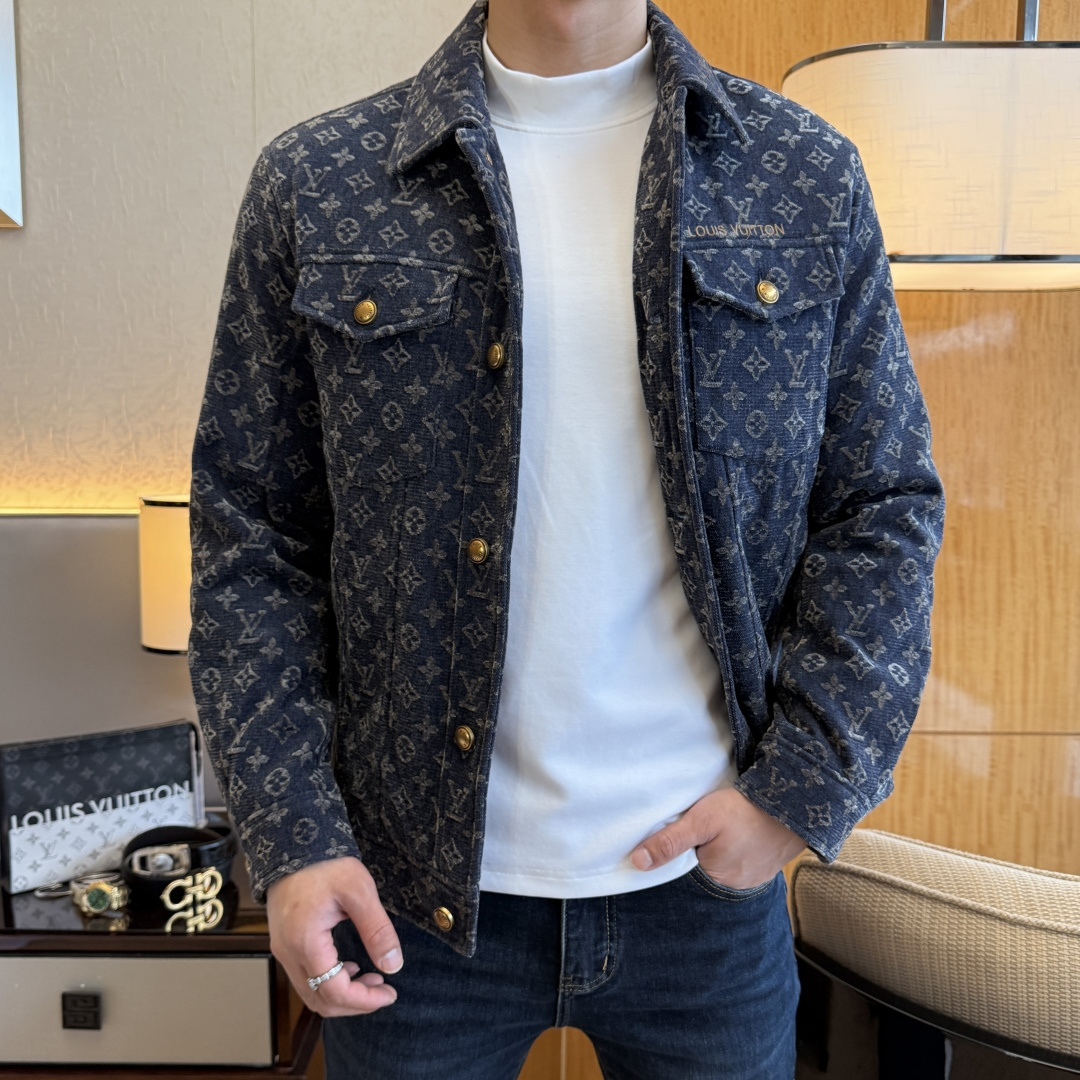 NO:601450,Goose down high version!  Burberry -  2025 new winter men's goose down down jacket, high-quality design, is a must-have for any man, handsome and handsome. Heavy craftsmanship, 90% goose down filling, but the fashion stance remains firm, first-class texture, crisp and slim fit. Classic lapel down, mature and stable style, fine texture, good gloss, and very clear texture, simple and elegant style, strong fashion, and version leading the current trend, the upper body effect is very good, the fabric is novel and soft to the touch  Fearless and changeable, blooming in comfort and uniqueness. Calmly and confidently walk the way of urban men's spring clothing. Multi-touch fabric selection, showing the eclectic charm. The upper body will not have any wrinkles, the fit is excellent, the upper body is stylish and handsome, the customized accessories are iconic, and the details determine success or failure. Colors and colors, sizes 48 - 56, can be worn up to 190 pounds.,, burberry, jackets & coats, down jacket, alexander wang19860909鹅绒高版本！巴宝莉 - 2025年冬季新款男士鹅绒羽绒服外套,高品质设计,是任何男人都必备的王牌好货,帅气爆表.重工艺直冲工艺,90鹅绒填充,但时尚立场坚挺如故,质感一流,挺括修身.经典翻领的羽绒,成熟稳重风,质感细腻,光泽感佳,且纹理非常清晰,款式简洁大气,时尚度强、版型引领当前趋势,上身效果非常好,面料新颖,手感软 无畏多变,舒适与独特中绽放.从容、自信游走都市型男春装之道.多重触感的面料选择,彰显不拘一格的魅力上身不会有任何褶皱,版型极好,上身有型帅气,定制辅料带有标志性,细节决定成败.颜色图色 尺码48 - 56 最大可穿到190斤.,,burberry,jackets & coats,down jacket,alexander wang,Men's clothing