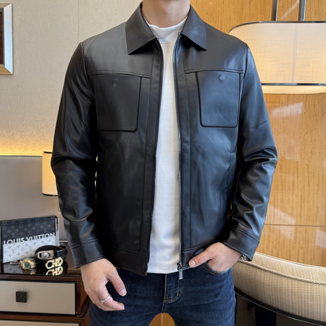 NO:601448,Genia -  2025 new winter men's light down jacket leather jacket, high-quality design, is a must-have for any man, handsome and handsome. Heavy craftsmanship, 90 down filling, but the fashion stance remains firm, first-class texture, crisp and slim. Classic lapel down, mature and stable style, fine texture, good gloss, and very clear texture, simple and elegant style, strong fashion, version leads the current trend, the upper body effect is very good, the fabric is novel and soft to the touch  Fearless and changeable, blooming in comfort and uniqueness. Calmly and confidently walk the way of urban men's spring clothing. Multi-touch fabric selection, showing the eclectic charm. The upper body will not have any wrinkles, the fit is excellent, the upper body is stylish and handsome, the customized accessories are iconic, and the details determine success or failure. Colors and colors, sizes 48 - 56, can be worn up to 190 pounds.,,zegna,leather jacket,down jacket,alexander wang19860909杰尼娅 - 2025年冬季新款男士轻薄羽绒服皮衣,高品质设计,是任何男人都必备的王牌好货,帅气爆表.重工艺直冲工艺,90绒填充,但时尚立场坚挺如故,质感一流,挺括修身.经典翻领的羽绒,成熟稳重风,质感细腻,光泽感佳,且纹理非常清晰,款式简洁大气,时尚度强、版型引领当前趋势,上身效果非常好,面料新颖,手感软 无畏多变,舒适与独特中绽放.从容、自信游走都市型男春装之道.多重触感的面料选择,彰显不拘一格的魅力上身不会有任何褶皱,版型极好,上身有型帅气,定制辅料带有标志性,细节决定成败.颜色图色 尺码48 - 56 最大可穿到190斤.,,zegna,leather jacket,down jacket,alexander wang,Men's clothing