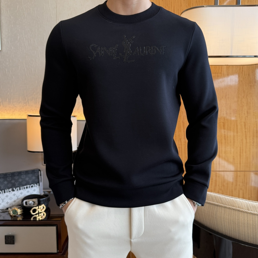 NO:649839,Ysl - 2025ss hot new style in autumn, the highest version of fashionable pullover cashmere sweatshirt, a classic that must be released every year. Favored and respected by major stars, it uses high-end European cotton blended fabrics, heavy craftsmanship, original hardware accessories logo design, soft and smooth, and dense texture!  Stylish upper body!  One of the impeccable must-have styles for autumn!  M-3XL can wear up to 190 pounds!  ,,saint laurent,hoodie,sweatshirts,alexander wang19860909Ysl - 2025ss秋季大爆新款,最高版本时尚套头羊绒卫衣、每年必出的经典之作.受各大明星的青睐推崇,精选高端欧棉混纺面料,重工艺制作,原版五金辅料logo设计,柔软顺滑,质地密实！上身时尚有型！秋季无可挑剔必选款式之一！M-3XL 最大穿190斤！,,saint laurent,hoodie,sweatshirts,alexander wang,Men's clothing