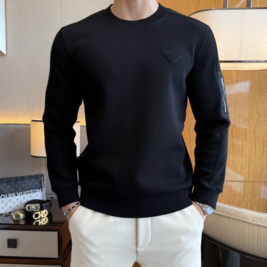 NO:607854,Prada - 2025ss hot new style in autumn, the highest version of fashionable pullover cashmere sweatshirt, a classic that must be released every year. Favored and respected by major stars, it selects high-end European cotton blended fabrics, made with heavy craftsmanship, original hardware accessories logo design, soft and smooth, and dense texture!  Stylish upper body!  One of the impeccable must-have styles for autumn!  M-3XL can wear up to 190 pounds!  ,,prada,hoodie,sweatshirts,alexander wang19860909普拉达 - 2025ss秋季大爆新款,最高版本时尚套头羊绒卫衣、每年必出的经典之作.受各大明星的青睐推崇,精选高端欧棉混纺面料,重工艺制作,原版五金辅料logo设计,柔软顺滑,质地密实！上身时尚有型！秋季无可挑剔必选款式之一！M-3XL 最大穿190斤！,,prada,hoodie,sweatshirts,alexander wang,Men's clothing