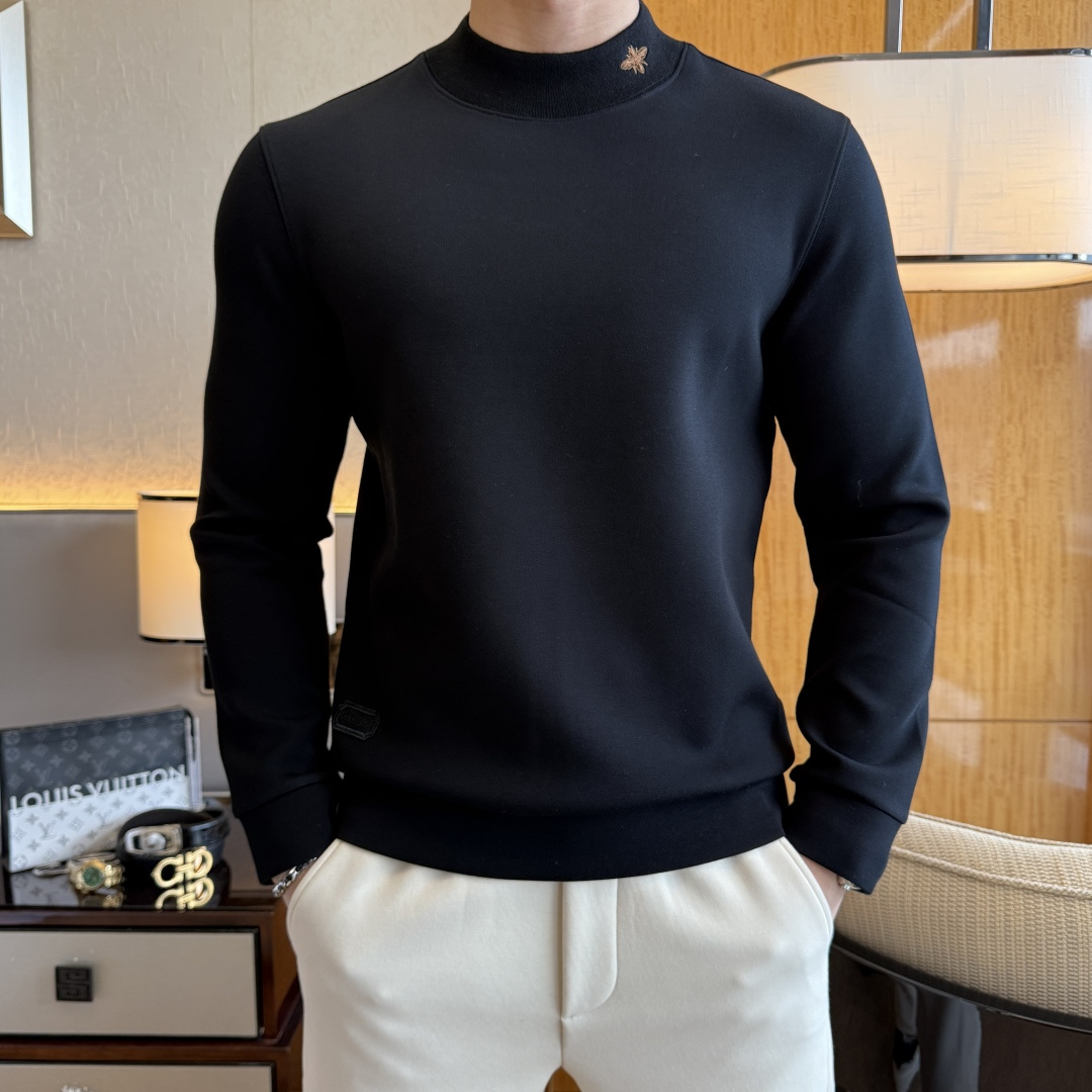 NO:649827,Gucci - 2025ss autumn hot new style, the highest version of fashionable pullover cashmere sweatshirt, a classic that must be released every year. Favored and respected by major stars, it selects high-end European cotton blended fabrics, made with heavy craftsmanship, original hardware accessories logo design, soft and smooth, and dense texture!  Stylish upper body!  One of the impeccable must-have styles for autumn!  M-3XL can wear up to 190 pounds!  ,,hoodie,sweatshirts,alexander wang19860909古奇 - 2025ss秋季大爆新款,最高版本时尚套头羊绒卫衣、每年必出的经典之作.受各大明星的青睐推崇,精选高端欧棉混纺面料,重工艺制作,原版五金辅料logo设计,柔软顺滑,质地密实！上身时尚有型！秋季无可挑剔必选款式之一！M-3XL 最大穿190斤！,,hoodie,sweatshirts,alexander wang,Men's clothing