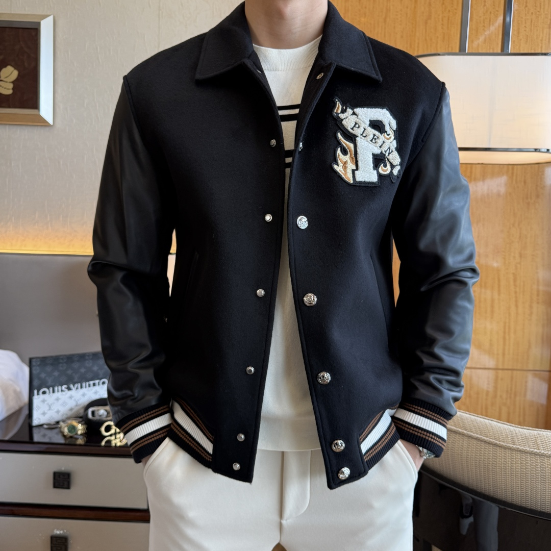 NO:649868,Pp-  Men's sheepskin spliced hooded jacket. Trade goods from foreign companies, limited edition direct supply from overseas, 2025 autumn and winter high-end show model, heavyweight product, palace-level beauty. The hooded regular version, simple design and clean cut, combined with the overall genuine leather sheepskin splicing, free and easy to release, not only attractive, but also very practical, easy to move, wearing the body feels unrestrained, the shape of the clothes is like a jacket, the texture is general  It is not revealing, feels warm, plump and elastic. It is a small jacket that can keep out the cold in the southern winter. It is made of high-quality fabrics and feels warm and comfortable. The chest is full of luxury and low-key heavy-duty design. The details are exquisite and the colors are not only versatile but also very high-end. The upper body is full of style. It is unique among the types of zero-collision shirts on the market. Sizes M-3XL, can be worn up to 190 pounds.,,jackets  & coats,jackets & coats,sheepskin,hats,alexander wang19860909Pp - 男士绵羊皮拼接连帽夹克外套.洋行贸易货,海外直供限量款,25年秋冬高级秀场款,重磅级臻品,殿堂级品鉴尤物.连帽常规的版型,简约设计剪裁干净利落的同时,结合整体真皮绵羊皮的拼接,洒脱与率性释放出来,不仅耐看,实用性也是很好的,便于活动,穿上身感觉无拘无束,衣服形似夹克,织纹一般不显露,手感温暖、丰满、富有弹性,是一款南方冬天可以御寒的小外套,高品质定面料,触感温暖手感舒服,胸前充满奢华感又低调的重工设计,细节匠心考究,颜色不仅百搭还非常显高级,上身款型十足,市面零撞衫的类型,属于独一无二的存在.尺码M-3XL,最大可穿到190斤.,,jackets & coats,jackets & coats,sheepskin,hats,alexander wang,Men's clothing