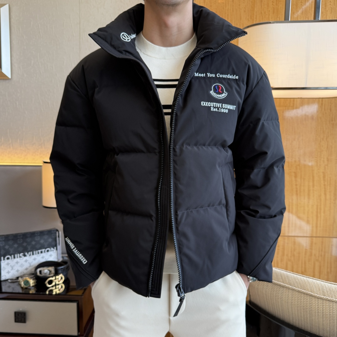 NO:612427,Lulu - 2025 new winter men's down jacket, high-quality design, is a must-have for any man, handsome and handsome. Heavy craftsmanship, 90 down filling, but the fashion stance remains firm, first-class texture, crisp and slim. Classic lapel down, mature and stable style, fine texture, good gloss, and very clear texture, simple and elegant style, strong fashion, version leading the current trend, very good upper body effect, novel fabric, soft feel  Fearless and changeable, blooming in comfort and uniqueness. Calmly and confidently walk the way of urban men's spring clothing. Multi-touch fabric selection, showing the eclectic charm. The upper body will not have any wrinkles, the fit is excellent, the upper body is stylish and handsome, the customized accessories are iconic, and the details determine success or failure. Colors and colors, sizes 48 - 56, can be worn up to 190 pounds.,,jackets & coats,down jacket,alexander wang19860909Lulu - 2025年冬季新款男士羽绒服外套,高品质设计,是任何男人都必备的王牌好货,帅气爆表.重工艺直冲工艺,90绒填充,但时尚立场坚挺如故,质感一流,挺括修身.经典翻领的羽绒,成熟稳重风,质感细腻,光泽感佳,且纹理非常清晰,款式简洁大气,时尚度强、版型引领当前趋势,上身效果非常好,面料新颖,手感软 无畏多变,舒适与独特中绽放.从容、自信游走都市型男春装之道.多重触感的面料选择,彰显不拘一格的魅力上身不会有任何褶皱,版型极好,上身有型帅气,定制辅料带有标志性,细节决定成败.颜色图色 尺码48 - 56 最大可穿到190斤.,,jackets & coats,down jacket,alexander wang,Men's clothing