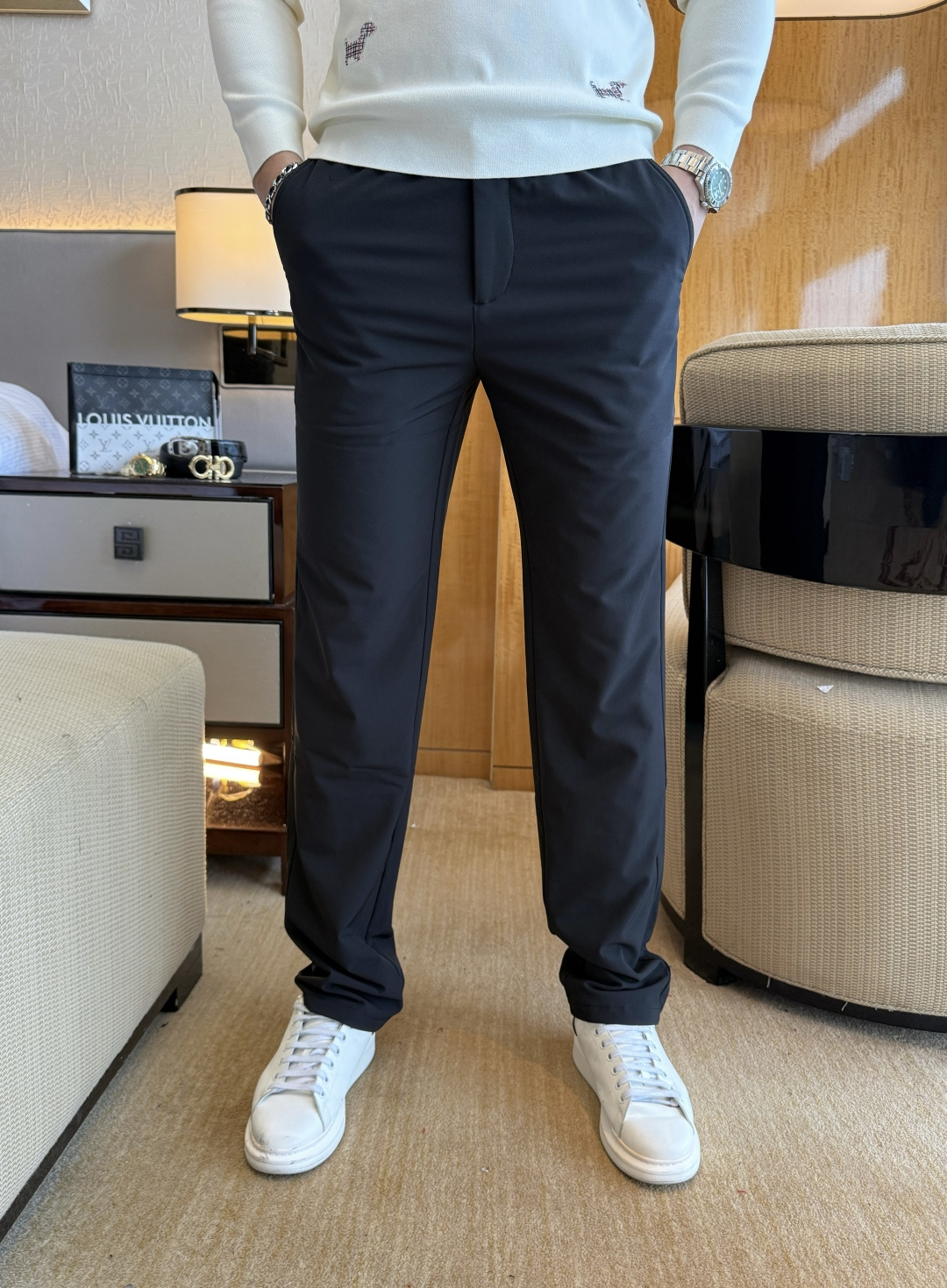 NO:652561,Mengkou - 2025SS autumn and winter counters simultaneously popular thickened and velvet casual pants. This season's must-have versatile style, the upper body is extremely outstanding, super versatile style, 1:1 replica of the original version, complete with three standards!  The counter is designed with the latest fashion elements, imported custom-woven high-quality European cotton fabrics, with super good styles, a must-have for casual fashion!  Highly recommended, sizes 29-36, Moncler, alexander wang19860909蒙口 - 2025ss秋冬专柜同步爆款加厚加绒休闲裤,本季必入百搭款式,上身极为出挑,超级百搭款 ,原版1:1复刻,三标齐全！专柜最新时尚元素设计,进口定织高品质欧棉面料,版型超好,休闲时尚必备！强烈推荐款 尺码 29-36,,Moncler,alexander wang,Men's clothing