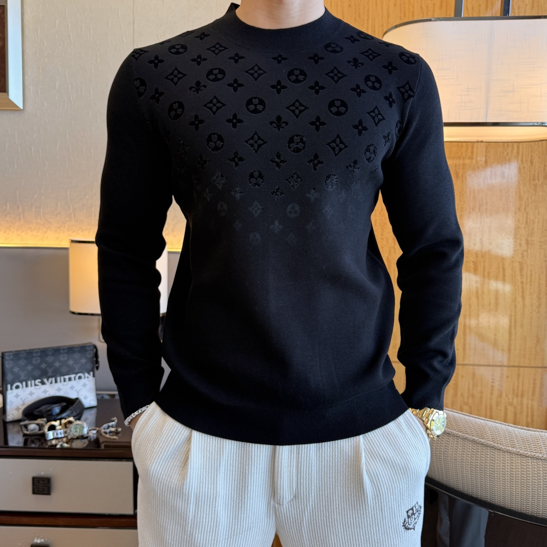 NO:645445,LV - 2025ss Autumn and Winter Counter's best-selling boutique woolen sweater, casual and fashionable outer wear, a must-have for inner wear, custom-made imported sheep wool fabric, the fabric has a delicate feel, close to the body and is comfortable without digging into the flesh, and the upper body has a good shape. It is warm to wear, and the counter logo design is very unique. The original quality and craftsmanship are definitely the highest version on the market. The top original version is awesome to wear. It is soft and crisp, not easy to deform. The seams and seams are very rigorous and absolutely meet the requirements of first-line OEMs!  Don’t miss it, male gods!  Size M-3XL,,louis vuitton,alexander wang19860909LV - 2025ss秋冬专柜大爆款精品羊毛衫,休闲时尚外穿 内搭必备款,定制进口绵羊毛面料,面料手感细腻,贴身舒适不扎肉,上身版型好 穿着保暖,专柜标志设计非常独特,原版品质与工艺 绝对市场最高版本 顶级原版穿着超赞 柔顺挺括,不易变形.锁边缝盘都非常严谨考究 绝对一线代工要求！男神们别错过！ 尺码 M-3XL,,louis vuitton,alexander wang,Men's clothing