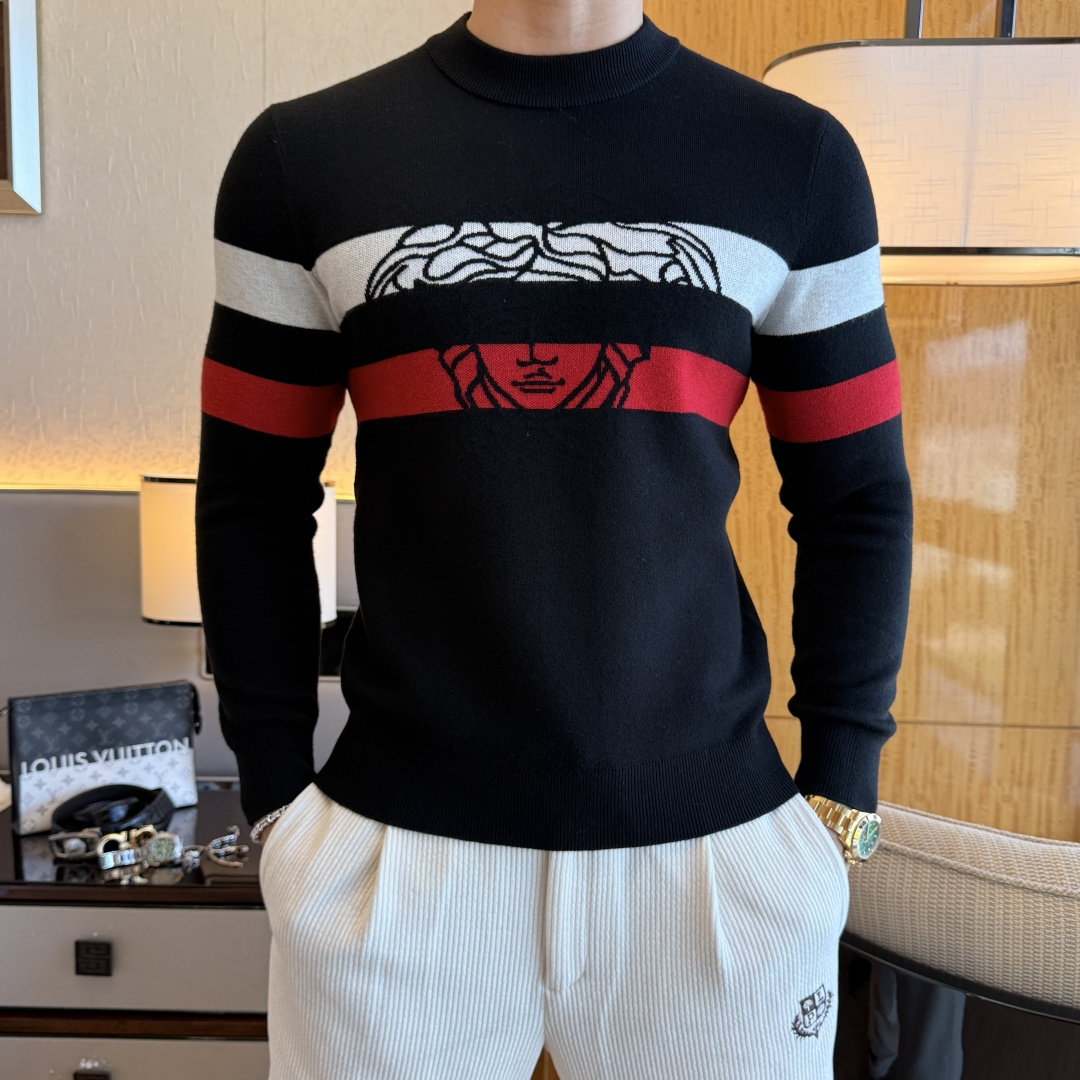 NO:645446,Verdigee - 2025ss Autumn and Winter Counter's best-selling boutique woolen sweater, casual and fashionable outerwear, a must-have for inner wear, custom-made imported sheep wool fabric, the fabric has a delicate feel, close to the body and is comfortable without piercing the flesh, and the upper body has a good shape. It is warm to wear, and the counter logo design is very unique. The original quality and craftsmanship are definitely the highest version on the market. The top original version is awesome to wear. It is soft and crisp, not easy to deform. The seams and seams are very rigorous and elegant, absolutely the first-line OEM requirements!  Don’t miss it, male gods!  Size M-3XL,,alexander wang19860909范迪哲 - 2025ss秋冬专柜大爆款精品羊毛衫,休闲时尚外穿 内搭必备款,定制进口绵羊毛面料,面料手感细腻,贴身舒适不扎肉,上身版型好 穿着保暖,专柜标志设计非常独特,原版品质与工艺 绝对市场最高版本 顶级原版穿着超赞 柔顺挺括,不易变形.锁边缝盘都非常严谨考究 绝对一线代工要求！男神们别错过！ 尺码 M-3XL,,alexander wang,Men's clothing