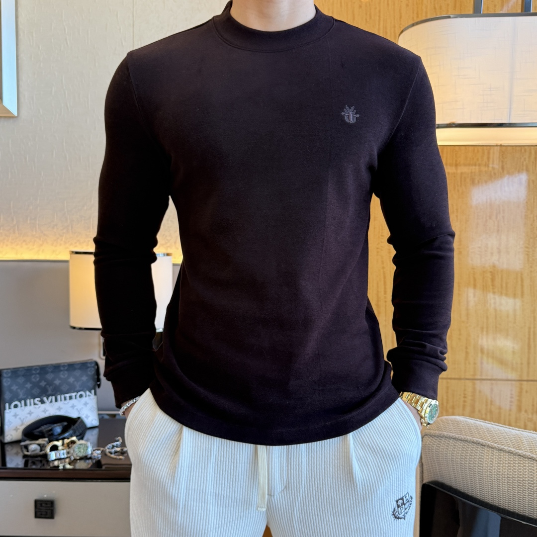 NO:725612,Replaced after the year, Dior - ss autumn hot-selling cashmere long-sleeved T-shirt, made of customized high-grade cotton fabric, fashionable big-name element logo design, soft, delicate, comfortable and warm, made with multiple processes, a basic base layer shirt is indispensable in a man's wardrobe. It can be used to match various clothes anytime and anywhere to meet your daily needs. The design of the clothes is simple but not simple. Dear friends, hurry up and get it. Standard version, size M~3XL, can wear up to 190 pounds!  ,,dior,tees,t-shirt,19860909年后退换 迪奥 - ss秋装大爆款羊绒长袖T恤,采用定制高级棉面料 时尚大牌元素logo设计,柔软细腻舒适保暖,多重工艺制作,男人的衣柜都少不了基础打底衫 随时随地都可以拿来搭配各种服饰 满足您日常生活需求 ,衣服设计简约而不简单 , 亲们赶紧入手 标准版型 尺码M~3XL 最大可穿190斤！,,dior,tees，t-shirt,,Men's clothing