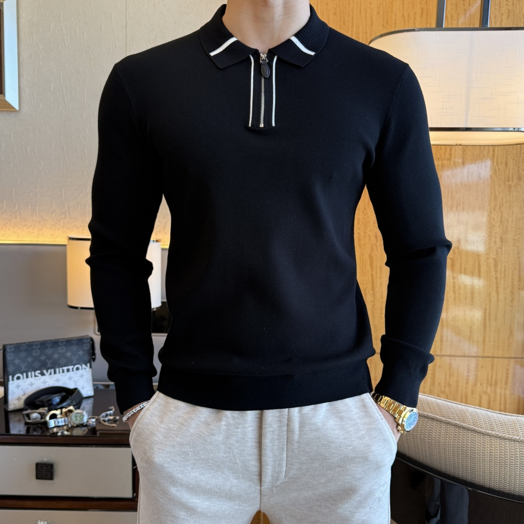 NO:690973,LP Noyo - 2025ss Autumn and Winter counter's popular polo sweater, casual and fashionable outer wear, a must-have for inner wear, customized imported wool blended fabric, the fabric has a delicate feel, close to the body and is comfortable without digging into the flesh, and the upper body has a good shape. It is warm to wear, and the counter logo design is very unique. The original quality and craftsmanship are definitely the highest version on the market. The top original version is awesome to wear. It is soft and crisp, not easy to deform. The seams and seams are very rigorous and elegant. Absolutely the first-line OEM requirements!  Don’t miss it, male gods!  Sizes M-3XL Max. weight!  ,,loro piana,19860909LP诺悠 - 2025ss秋冬专柜大爆款polo毛衫,休闲时尚外穿 内搭必备款,定制进口羊毛混纺面料,面料手感细腻,贴身舒适不扎肉,上身版型好 穿着保暖,专柜标志设计非常独特,原版品质与工艺 绝对市场最高版本 顶级原版穿着超赞 柔顺挺括,不易变形.锁边缝盘都非常严谨考究 绝对一线代工要求！男神们别错过！ 尺码 M-3XL 最大穿斤！,,loro piana,,Men's clothing