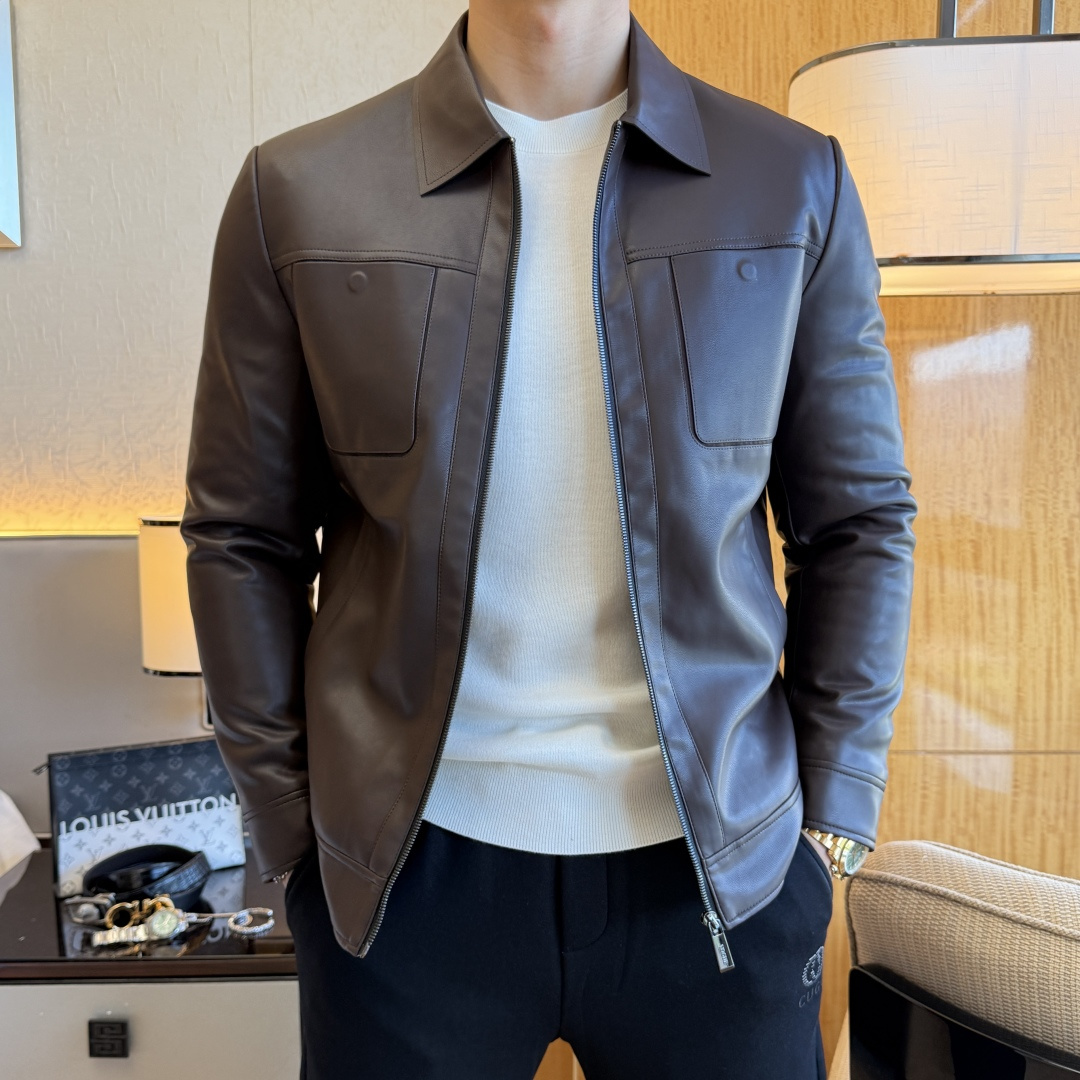 NO:625131,Genia -  2025 new winter men's light down jacket leather jacket, high-quality design, is a must-have for any man, handsome and handsome. Heavy craftsmanship, 90 down filling, but the fashion stance remains firm, first-class texture, crisp and slim. Classic lapel down, mature and stable style, fine texture, good gloss, and very clear texture, simple and elegant style, strong fashion, version leads the current trend, the upper body effect is very good, the fabric is novel and soft to the touch  Fearless and changeable, blooming in comfort and uniqueness. Calmly and confidently walk the way of urban men's spring clothing. Multi-touch fabric selection, showing the eclectic charm. The upper body will not have any wrinkles, the fit is excellent, the upper body is stylish and handsome, the customized accessories are iconic, and the details determine success or failure. Colors and colors, sizes 48 - 56, can be worn up to 190 pounds.,,zegna,leather jacket,down jacket,alexander wang19860909杰尼娅 - 2025年冬季新款男士轻薄羽绒服皮衣,高品质设计,是任何男人都必备的王牌好货,帅气爆表.重工艺直冲工艺,90绒填充,但时尚立场坚挺如故,质感一流,挺括修身.经典翻领的羽绒,成熟稳重风,质感细腻,光泽感佳,且纹理非常清晰,款式简洁大气,时尚度强、版型引领当前趋势,上身效果非常好,面料新颖,手感软 无畏多变,舒适与独特中绽放.从容、自信游走都市型男春装之道.多重触感的面料选择,彰显不拘一格的魅力上身不会有任何褶皱,版型极好,上身有型帅气,定制辅料带有标志性,细节决定成败.颜色图色 尺码48 - 56 最大可穿到190斤.,,zegna,leather jacket,down jacket,alexander wang,Men's clothing