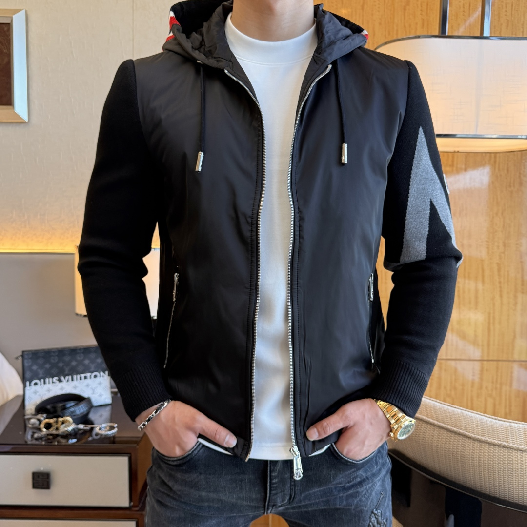 NO:628682,Mengkou - 2025ss autumn and winter hot style high-quality spliced ​​jacket, customized high-quality polyester fiber fabric!  Logo design with top fashion big-name elements, complete with three standards!  Original hardware accessories, smooth lines, exquisite craftsmanship, awesome upper body shape, comfortable fabrics, windproof and warm, it is very fashionable, handsome and a must-have for casual and fashionable men with any combination!  Sizes M-3XL can fit up to 190 pounds!  ,,Moncler,jackets & coats,jackets & coats,alexander wang19860909蒙口- 2025ss秋冬大爆款精品拼接夹克外套,定制高品质聚酯纤维面料！顶级时尚大牌元素logo设计,三标齐全！原版五金辅料,线条流畅,工艺精致,上身版型超赞,面料舒适,挡风保暖,随意搭配都非常时尚帅气休闲时尚男仕必备款哦！尺码M-3XL 最大可穿190斤！,,Moncler,jackets & coats,jackets & coats,alexander wang,Men's clothing