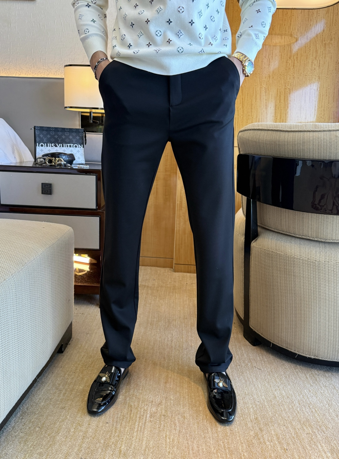 NO:657368,Zegna - 2025ss autumn and winter thickened boutique casual pants. Made from original 1:1, the perfect choice for daily essentials, simple and elegant, fashionable and stylish, customized imported European cotton fabrics, heavy washing process, complex workmanship and exquisite craftsmanship. Easily cater to the needs of the four seasons, soft and elastic to the touch, smooth and neat, original accessories and hardware, comfortable upper body, very easy to wear and durable, size 30-38,,zegna,alexander wang19860909杰尼娅 - 2025ss年秋冬加厚款精品休闲裤.原单1:1制作,日常必备的完美之选,简单大气亦时尚有型,定制进口欧棉面料 ,重工洗水工艺,做工复杂工艺精湛.轻松迎合四季需要,手感柔软带弹力,流畅利落,原版辅料五金,上身舒适非常易搭耐看码数30-38,,zegna,alexander wang,Men's clothing