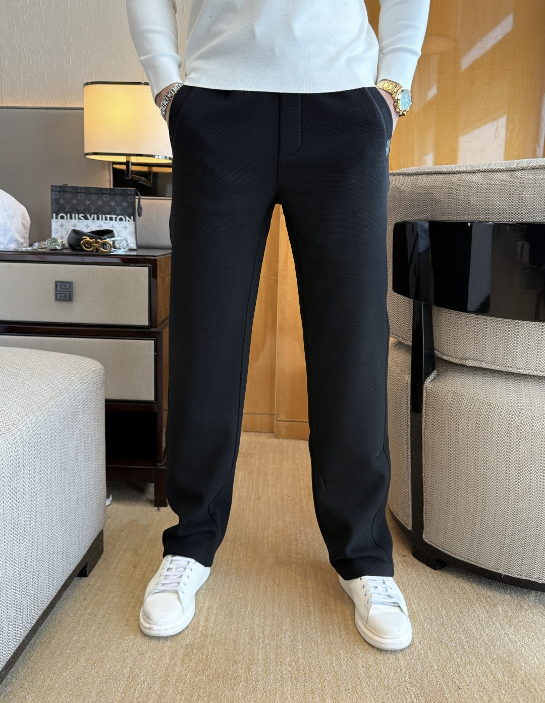 NO:657399,Margiela - 2025ss autumn and winter counters simultaneously popular thickened and velvet casual pants. This season's must-have versatile style, the upper body is extremely outstanding, super versatile style, 1:1 replica of the original version, complete with three labels!  The counter is designed with the latest fashion elements, imported custom-woven high-quality European cotton fabrics, with super good styles, a must-have for casual fashion!  Highly recommended size M-3XL, masion margiela, alexander wang19860909马吉拉- 2025ss秋冬专柜同步爆款加厚加绒休闲裤,本季必入百搭款式,上身极为出挑,超级百搭款 ,原版1:1复刻,三标齐全！专柜最新时尚元素设计,进口定织高品质欧棉面料,版型超好,休闲时尚必备！强烈推荐款 尺码 M-3XL,,masion margiela,alexander wang,Men's clothing