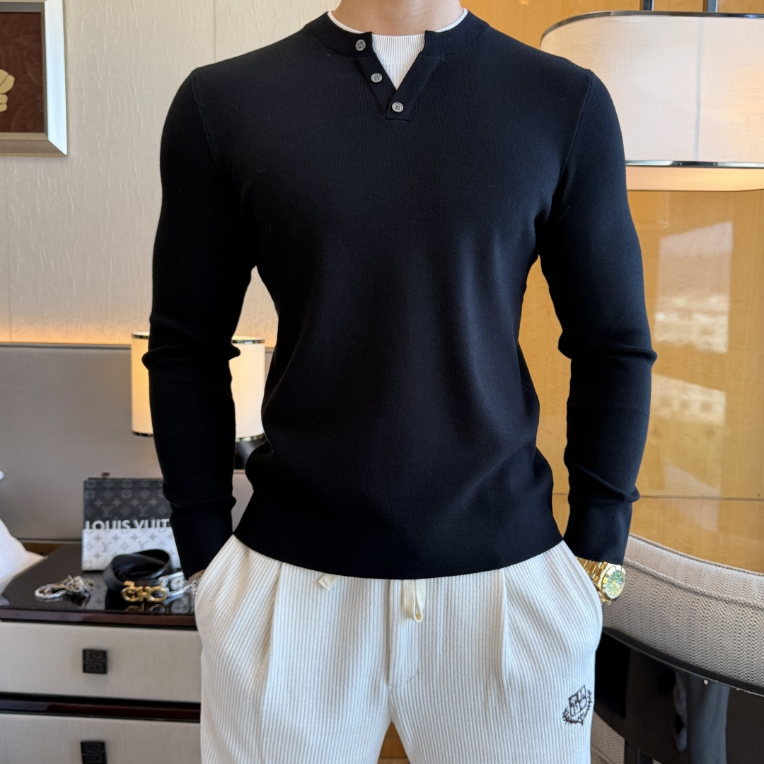 NO:657441,LP Nuoyou - 2025ss Autumn and Winter Counter's most popular woolen sweater, casual and fashionable outerwear, a must-have for inner wear, custom-made imported worsted sheep wool fabric, the fabric has a delicate feel, close to the body and is comfortable without digging into the flesh, and the upper body has a good shape. It is warm to wear, and the counter logo design is very unique. The original quality and craftsmanship are definitely the highest version on the market. The top original version is awesome to wear. It is soft and crisp, not easy to deform. The seams and seams are very rigorous and elegant, absolutely the first-line OEM requirements!  Don’t miss it, male gods!  Size M-3XL,,loro piana,alexander wang19860909LP诺悠- 2025ss秋冬专柜大爆款羊毛衫,休闲时尚外穿 内搭必备款,定制进口精纺绵羊毛面料,面料手感细腻,贴身舒适不扎肉,上身版型好 穿着保暖,专柜标志设计非常独特,原版品质与工艺 绝对市场最高版本 顶级原版穿着超赞 柔顺挺括,不易变形.锁边缝盘都非常严谨考究 绝对一线代工要求！男神们别错过！ 尺码 M-3XL,,loro piana,alexander wang,Men's clothing