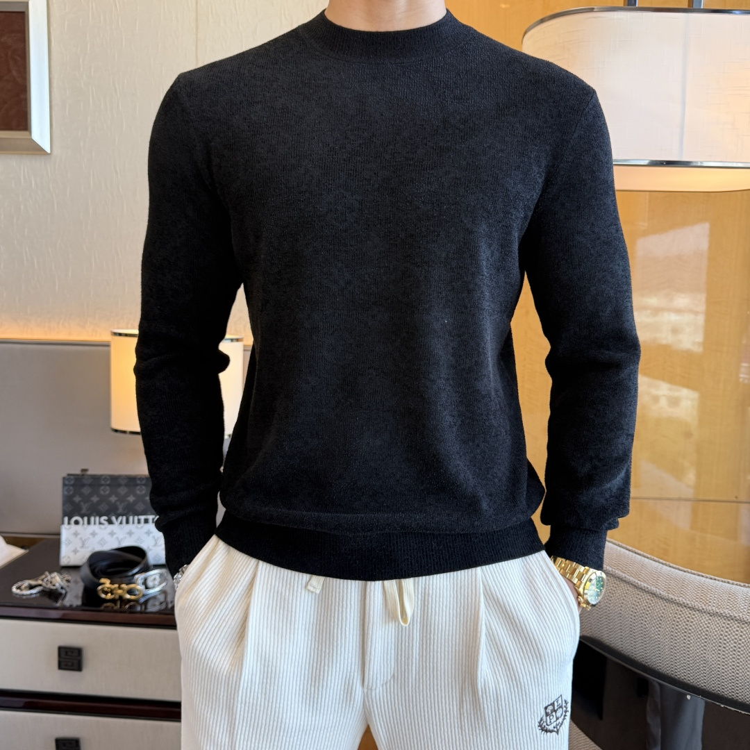 NO:657435,LV - 2025ss Autumn and Winter counter hot-selling woolen sweater, casual and fashionable outer wear, a must-have for inner wear, custom-made imported worsted sheep wool fabric, the fabric has a delicate feel, close to the body and is comfortable without piercing the flesh, and the upper body has a good shape. It is warm to wear, and the counter logo design is very unique. The original quality and craftsmanship are definitely the highest version on the market. The top original version is awesome to wear. It is soft and crisp, not easy to deform. The seams and seams are very rigorous and absolutely meet the requirements of first-line OEMs!  Don’t miss it, male gods!  Size M-3XL,,louis vuitton,alexander wang19860909LV - 2025ss秋冬专柜大爆款羊毛衫,休闲时尚外穿 内搭必备款,定制进口精纺绵羊毛面料,面料手感细腻,贴身舒适不扎肉,上身版型好 穿着保暖,专柜标志设计非常独特,原版品质与工艺 绝对市场最高版本 顶级原版穿着超赞 柔顺挺括,不易变形.锁边缝盘都非常严谨考究 绝对一线代工要求！男神们别错过！ 尺码 M-3XL,,louis vuitton,alexander wang,Men's clothing