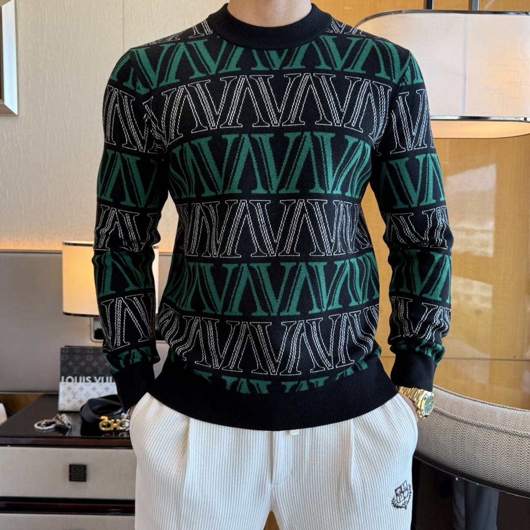 NO:726942,Exchange Valentino after the year - ss autumn and winter counter's hot-selling woolen sweater, casual and fashionable outer wear, a must-have for inner wear, custom-made imported worsted wool fabric, the fabric has a delicate feel, close to the body and is comfortable without piercing the flesh, the upper body has a good shape, warm to wear, the counter logo design is very unique, the original quality and craftsmanship are definitely the highest version on the market. The top original version is great to wear, soft and stiff, not easy to deform. The seams and stitching plates are very rigorous and absolutely meet the requirements of first-line OEMs!  Don’t miss it, male gods!  Size M-3XL,,valentino,19860909年后退换华伦天奴- ss秋冬专柜大爆款羊毛衫,休闲时尚外穿 内搭必备款,定制进口精纺绵羊毛面料,面料手感细腻,贴身舒适不扎肉,上身版型好 穿着保暖,专柜标志设计非常独特,原版品质与工艺 绝对市场最高版本 顶级原版穿着超赞 柔顺挺括,不易变形.锁边缝盘都非常严谨考究 绝对一线代工要求！男神们别错过！ 尺码 M-3XL,,valentino,,Men's clothing