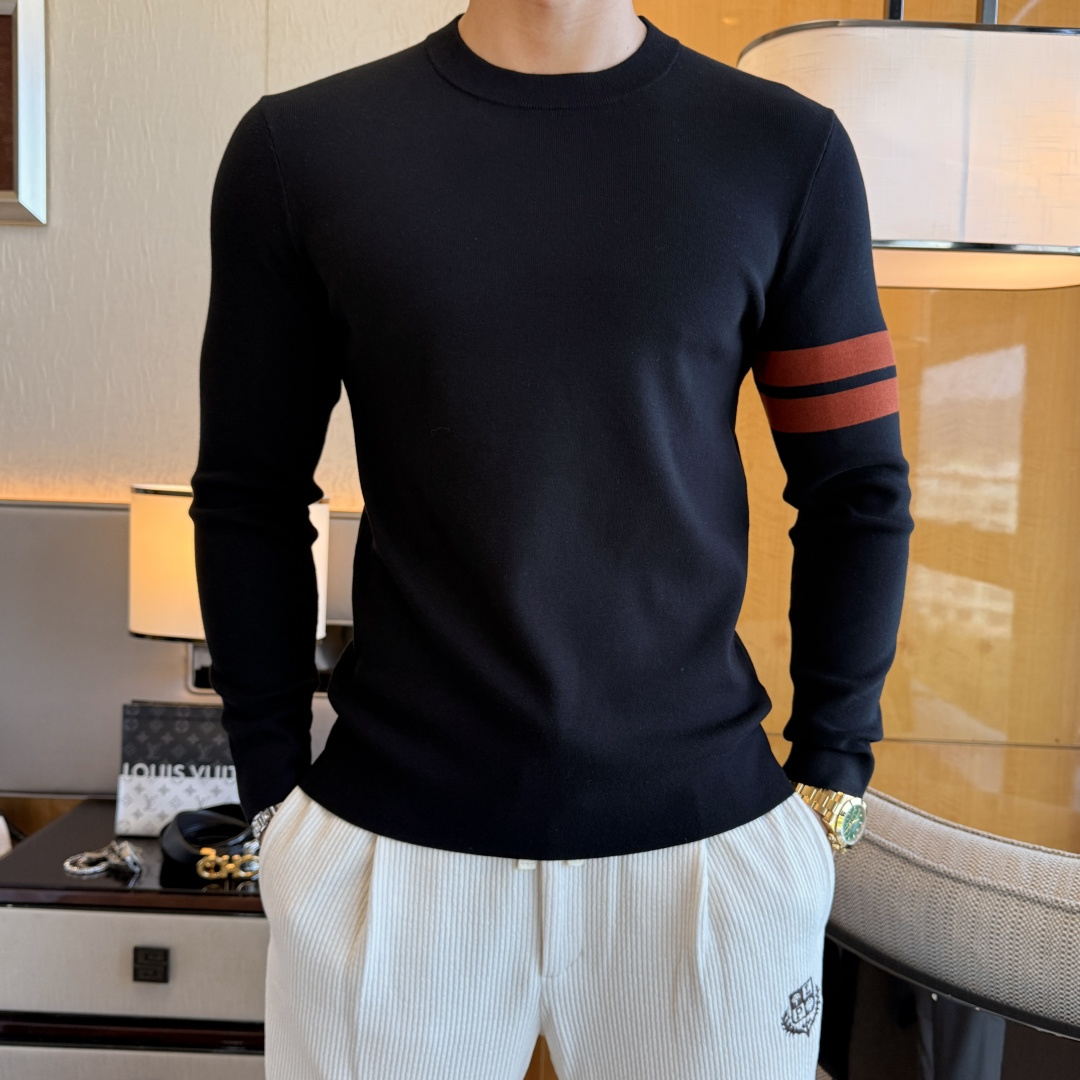 NO:657421,Zegna - 2025ss Autumn and Winter Counter's hot-selling woolen sweater, casual and fashionable outer wear, a must-have for inner wear, custom-made imported worsted sheep wool fabric, the fabric has a delicate feel, close to the body and is comfortable without digging into the flesh, and the upper body has a good shape. It is warm to wear, and the counter logo design is very unique. The original quality and craftsmanship are definitely the highest version on the market. The top original version is awesome to wear. It is soft and crisp, not easy to deform. The seams and seams are very rigorous and elegant. Absolute first-line OEM requirements!  Don’t miss it, male gods!  Size M-3XL,,zegna,alexander wang19860909杰尼娅- 2025ss秋冬专柜大爆款羊毛衫,休闲时尚外穿 内搭必备款,定制进口精纺绵羊毛面料,面料手感细腻,贴身舒适不扎肉,上身版型好 穿着保暖,专柜标志设计非常独特,原版品质与工艺 绝对市场最高版本 顶级原版穿着超赞 柔顺挺括,不易变形.锁边缝盘都非常严谨考究 绝对一线代工要求！男神们别错过！ 尺码 M-3XL,,zegna,alexander wang,Men's clothing