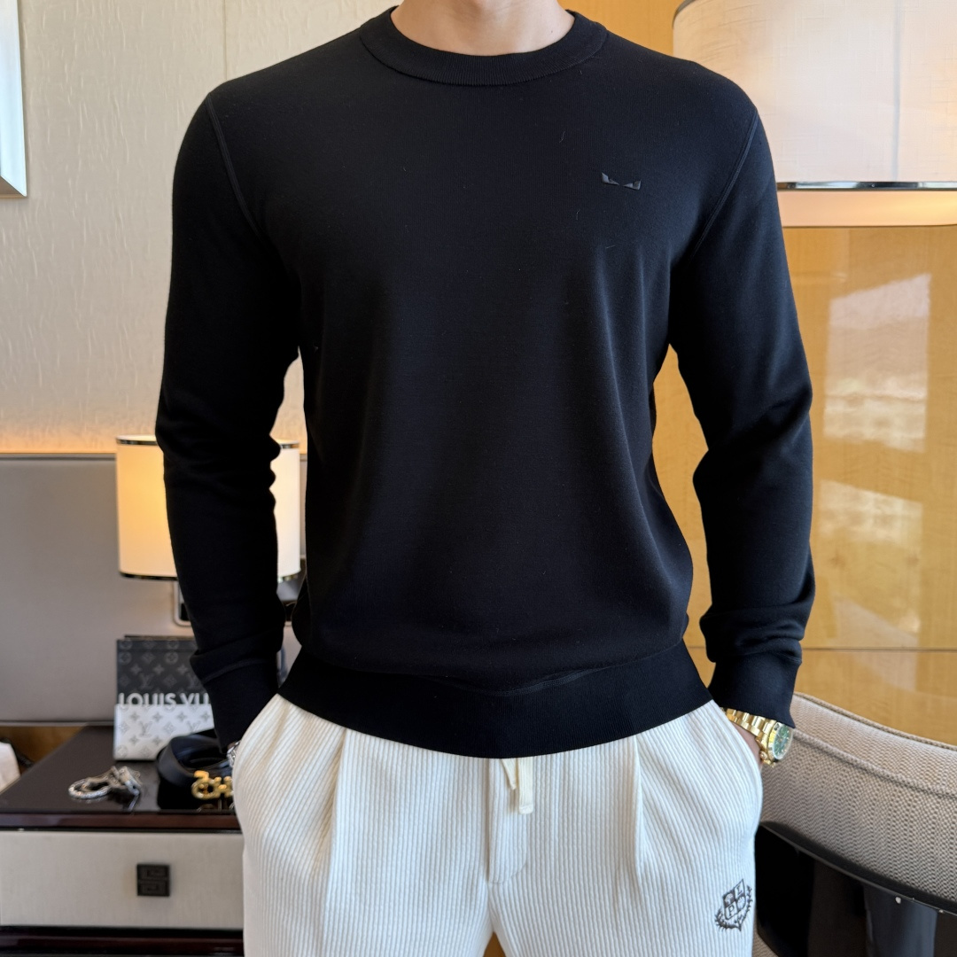 NO:657446,Fendi - 2025ss autumn hot new style, the highest version of fashionable pullover cashmere and velvet sweatshirt, a must-have classic every year. Favored and respected by major stars, it selects high-end European cotton blended fabrics, made with heavy craftsmanship, original hardware accessories logo design, soft and smooth, and dense texture!  Stylish upper body!  One of the impeccable must-have styles for autumn!  M-3XL can wear up to 190 pounds!  ,,fendi,hoodie,sweatshirts,alexander wang19860909芬迪 - 2025ss秋季大爆新款,最高版本时尚套头羊绒加绒卫衣、每年必出的经典之作.受各大明星的青睐推崇,精选高端欧棉混纺面料,重工艺制作,原版五金辅料logo设计,柔软顺滑,质地密实！上身时尚有型！秋季无可挑剔必选款式之一！M-3XL 最大穿190斤！,,fendi,hoodie,sweatshirts,alexander wang,Men's clothing