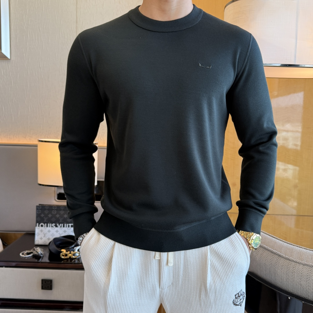 NO:661601,Fendi - 2025ss autumn hot new style, the highest version of fashionable pullover cashmere and velvet sweatshirt, a must-have classic every year. Favored and respected by major stars, it selects high-end European cotton blended fabrics, made with heavy craftsmanship, original hardware accessories logo design, soft and smooth, and dense texture!  Stylish upper body!  One of the impeccable must-have styles for autumn!  M-3XL can wear up to 190 pounds!  ,,fendi,hoodie,sweatshirts, 19860909芬迪 - 2025ss秋季大爆新款,最高版本时尚套头羊绒加绒卫衣、每年必出的经典之作.受各大明星的青睐推崇,精选高端欧棉混纺面料,重工艺制作,原版五金辅料logo设计,柔软顺滑,质地密实！上身时尚有型！秋季无可挑剔必选款式之一！M-3XL 最大穿190斤！,,fendi,hoodie,sweatshirts, ,Men's clothing