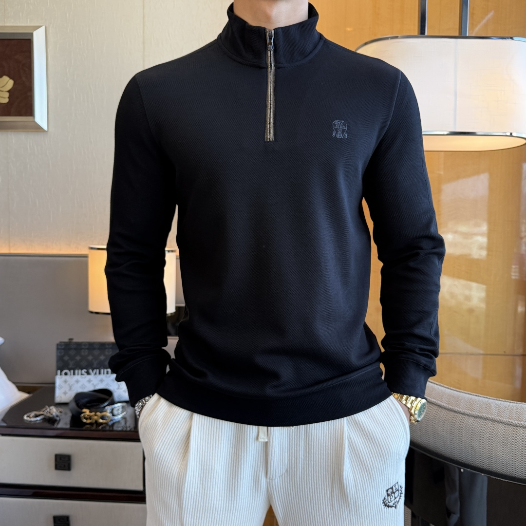 NO:691895,Bc - 2025ss Autumn and Winter Counter's most popular stand-up collar long-sleeved T-shirt, casual and fashionable outer wear, a must-have for inner wear, customized imported high-grade cotton fabric, the fabric has a delicate feel, close to the body and is comfortable without digging into the flesh, and the upper body has a good shape. It is warm to wear, and the counter logo design is very unique. The original quality and craftsmanship are definitely the highest version on the market. The top original version is awesome to wear. It is soft and crisp, not easy to deform. The seams and seams are very rigorous and elegant, absolutely the first-line OEM requirements!  Don’t miss it, male gods!  Size M-3XL can wear up to 200 pounds!  ,,tees,t-shirt,19860909Bc - 2025ss秋冬专柜大爆款立领长袖T恤,休闲时尚外穿 内搭必备款,定制进口高级棉面料,面料手感细腻,贴身舒适不扎肉,上身版型好 穿着保暖,专柜标志设计非常独特,原版品质与工艺 绝对市场最高版本 顶级原版穿着超赞 柔顺挺括,不易变形.锁边缝盘都非常严谨考究 绝对一线代工要求！男神们别错过！ 尺码 M-3XL 最大可穿200斤！,,tees，t-shirt,,Men's clothing