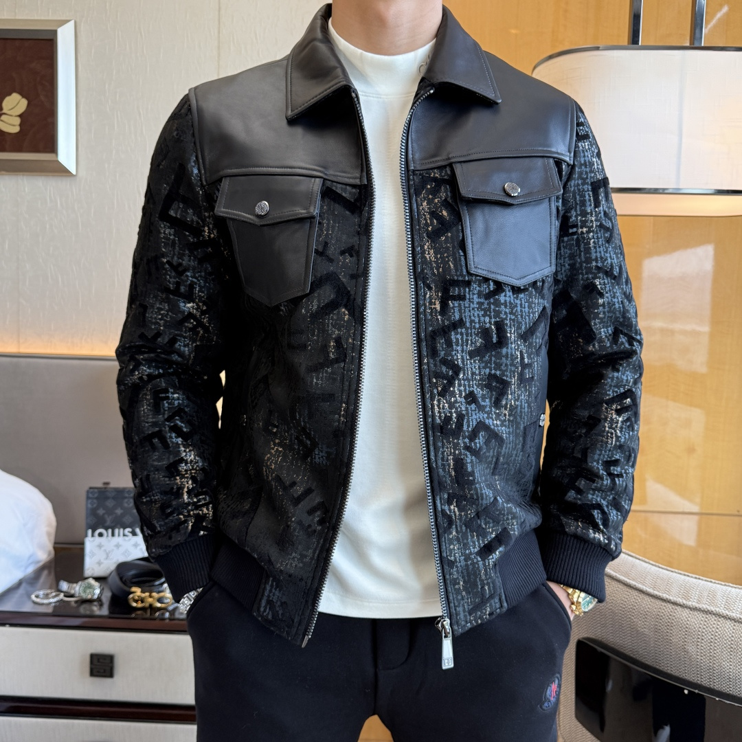 NO:657447,Fendi -  The new 2025 winter genuine leather splicing down jacket has high-quality design and is a must-have for any man. It is very handsome. Heavy craftsmanship, 90 down filling, but the fashion stance remains firm, first-class texture, crisp and slim fit. Classic lapel down, mature and stable style, fine texture, good gloss, and very clear texture, simple and elegant style, strong fashion, and the version leads the current trend. The upper body effect is very good, the fabric is novel and soft to the touch.  Fearless and changeable, blooming in comfort and uniqueness. Calmly and confidently walk the way of urban men's spring clothing. Multi-touch fabric selection, showing the eclectic charm. The upper body will not have any wrinkles, the fit is excellent, the upper body is stylish and handsome, the customized accessories are iconic, and the details determine success or failure. Colors and colors, sizes 48 - 56, can be worn up to 190 pounds.,, fendi, jackets & coats, down jacket, alexander wang19860909芬迪 - 2025年冬季新款真皮拼接羽绒服外套,高品质设计,是任何男人都必备的王牌好货,帅气爆表.重工艺直冲工艺,90绒填充,但时尚立场坚挺如故,质感一流,挺括修身.经典翻领的羽绒,成熟稳重风,质感细腻,光泽感佳,且纹理非常清晰,款式简洁大气,时尚度强、版型引领当前趋势,上身效果非常好,面料新颖,手感软 无畏多变,舒适与独特中绽放.从容、自信游走都市型男春装之道.多重触感的面料选择,彰显不拘一格的魅力上身不会有任何褶皱,版型极好,上身有型帅气,定制辅料带有标志性,细节决定成败.颜色图色 尺码48 - 56 最大可穿到190斤.,,fendi,jackets & coats,down jacket,alexander wang,Men's clothing