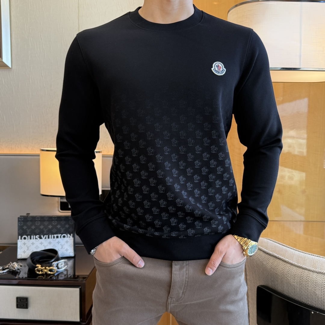 NO:662594,Meng Mouth - 2025ss hot new style in autumn, the highest version of fashionable pullover cashmere and velvet sweatshirt, a classic that must be released every year. Favored and respected by major stars, it is made of high-end European cotton blended fabrics, made with heavy craftsmanship, original hardware accessories logo design, soft and smooth, and dense texture!  Stylish upper body!  One of the impeccable must-have styles for autumn!  M-3XL maximum weight!  ,,Moncler,hoodie,sweatshirts, 19860909蒙口 - 2025ss秋季大爆新款,最高版本时尚套头羊绒加绒卫衣、每年必出的经典之作.受各大明星的青睐推崇,精选高端欧棉混纺面料,重工艺制作,原版五金辅料logo设计,柔软顺滑,质地密实！上身时尚有型！秋季无可挑剔必选款式之一！M-3XL 最大穿斤！,,Moncler,hoodie,sweatshirts, ,Men's clothing