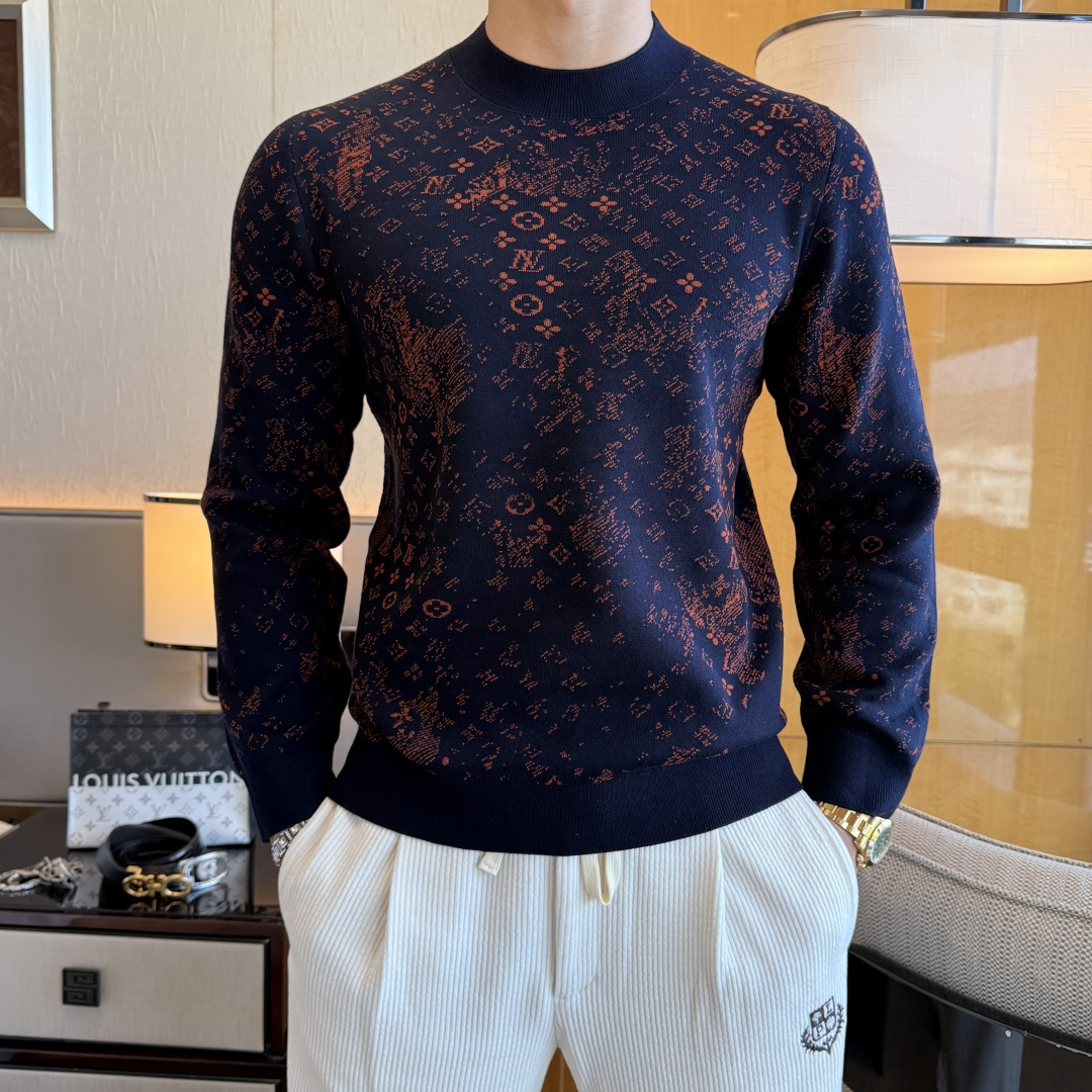 NO:690971,LV - 2025ss Autumn and Winter counter hot-selling woolen sweater, casual and fashionable outer wear, a must-have for inner wear, custom-made imported worsted sheep wool fabric, the fabric has a delicate feel, close to the body and is comfortable without piercing the flesh, and the upper body has a good shape. It is warm to wear, and the counter logo design is very unique. The original quality and craftsmanship are definitely the highest version on the market. The top original version is awesome to wear. It is soft and crisp, not easy to deform. The seams and seams are very rigorous and absolutely meet the requirements of first-line OEMs!  Don’t miss it, male gods!  Size M-3XL,,louis vuitton,19860909LV - 2025ss秋冬专柜大爆款羊毛衫,休闲时尚外穿 内搭必备款,定制进口精纺绵羊毛面料,面料手感细腻,贴身舒适不扎肉,上身版型好 穿着保暖,专柜标志设计非常独特,原版品质与工艺 绝对市场最高版本 顶级原版穿着超赞 柔顺挺括,不易变形.锁边缝盘都非常严谨考究 绝对一线代工要求！男神们别错过！ 尺码 M-3XL,,louis vuitton,,Men's clothing