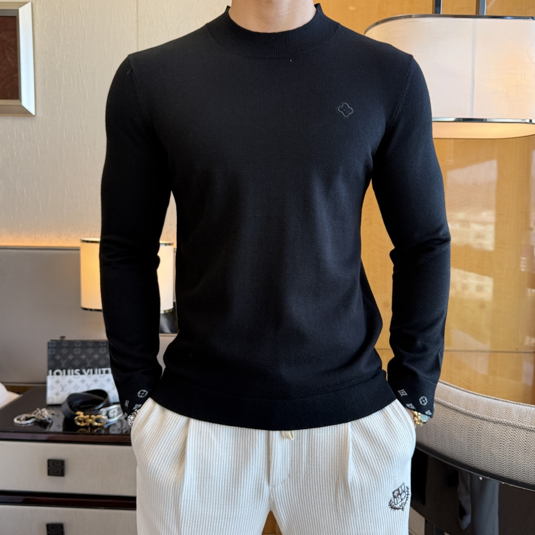 NO:662569,LV - 2025ss Autumn and Winter counter hot-selling woolen sweater, casual and fashionable outer wear, a must-have for inner wear, custom-made imported worsted sheep wool fabric, the fabric has a delicate feel, close to the body and is comfortable without piercing the flesh, and the upper body has a good shape. It is warm to wear, and the counter logo design is very unique. The original quality and craftsmanship are definitely the highest version on the market. The top original version is awesome to wear. It is soft and crisp, not easy to deform. The seams and seams are very rigorous and absolutely meet the requirements of first-line OEMs!  Don’t miss it, male gods!  Size M-3XL,,louis vuitton, 19860909LV - 2025ss秋冬专柜大爆款羊毛衫,休闲时尚外穿 内搭必备款,定制进口精纺绵羊毛面料,面料手感细腻,贴身舒适不扎肉,上身版型好 穿着保暖,专柜标志设计非常独特,原版品质与工艺 绝对市场最高版本 顶级原版穿着超赞 柔顺挺括,不易变形.锁边缝盘都非常严谨考究 绝对一线代工要求！男神们别错过！ 尺码 M-3XL,,louis vuitton, ,Men's clothing