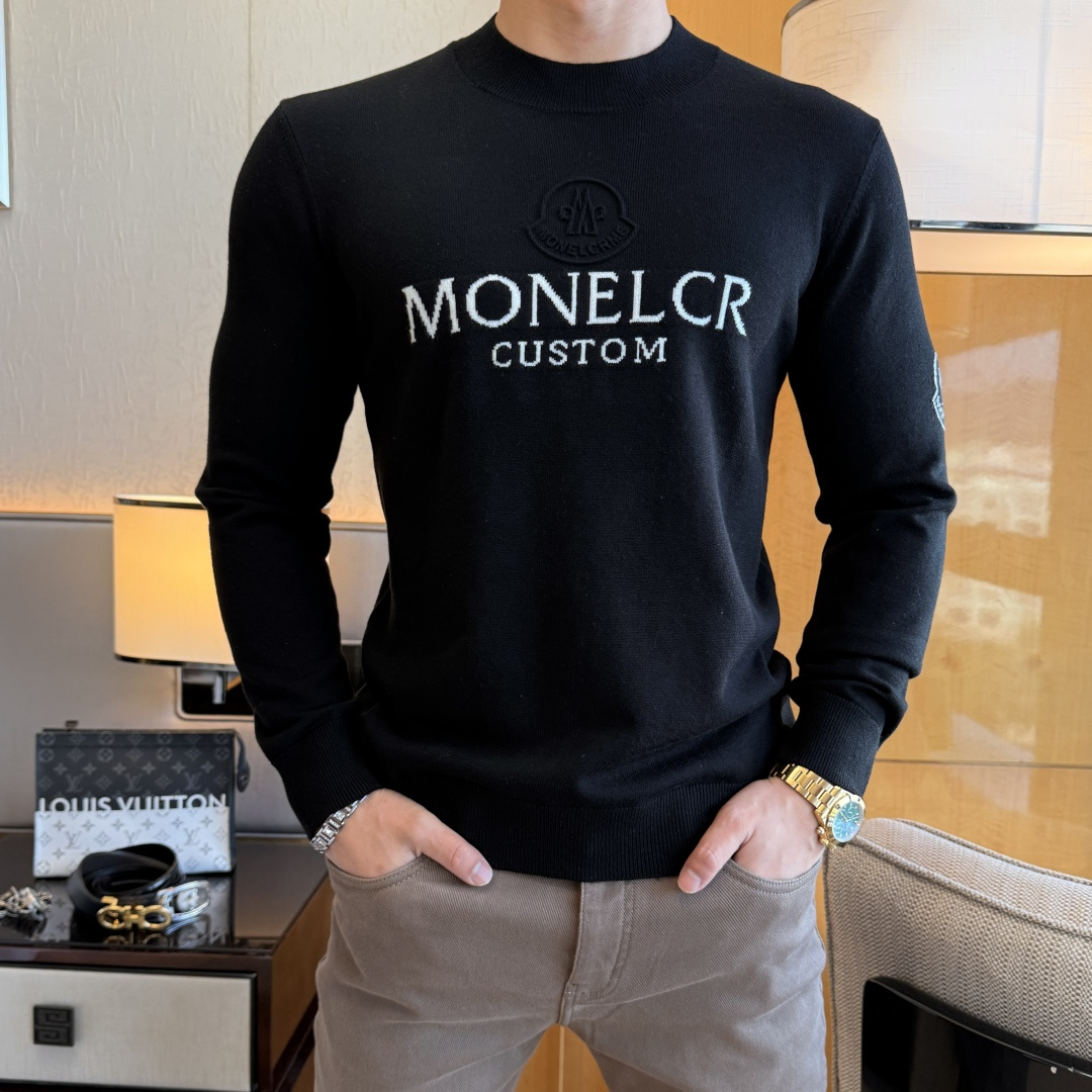 NO:661622,Mengkou - 2025SS Autumn and Winter counter's most popular woolen sweater, casual and fashionable outer wear, a must-have for inner wear, custom-made imported worsted wool fabric, the fabric has a delicate feel, close to the body and is comfortable without piercing the flesh, and the upper body has a good shape. It is warm to wear, and the counter logo design is very unique. The original quality and craftsmanship are definitely the highest version in the market. The top original version is great to wear. It is soft and crisp, not easy to deform. The seams and seams are very rigorous and absolutely meet the requirements of first-line OEMs!  Don’t miss it, male gods!  Size M-3XL,,Moncler, 19860909蒙口 - 2025ss秋冬专柜大爆款羊毛衫,休闲时尚外穿 内搭必备款,定制进口精纺绵羊毛面料,面料手感细腻,贴身舒适不扎肉,上身版型好 穿着保暖,专柜标志设计非常独特,原版品质与工艺 绝对市场最高版本 顶级原版穿着超赞 柔顺挺括,不易变形.锁边缝盘都非常严谨考究 绝对一线代工要求！男神们别错过！ 尺码 M-3XL,,Moncler, ,Men's clothing