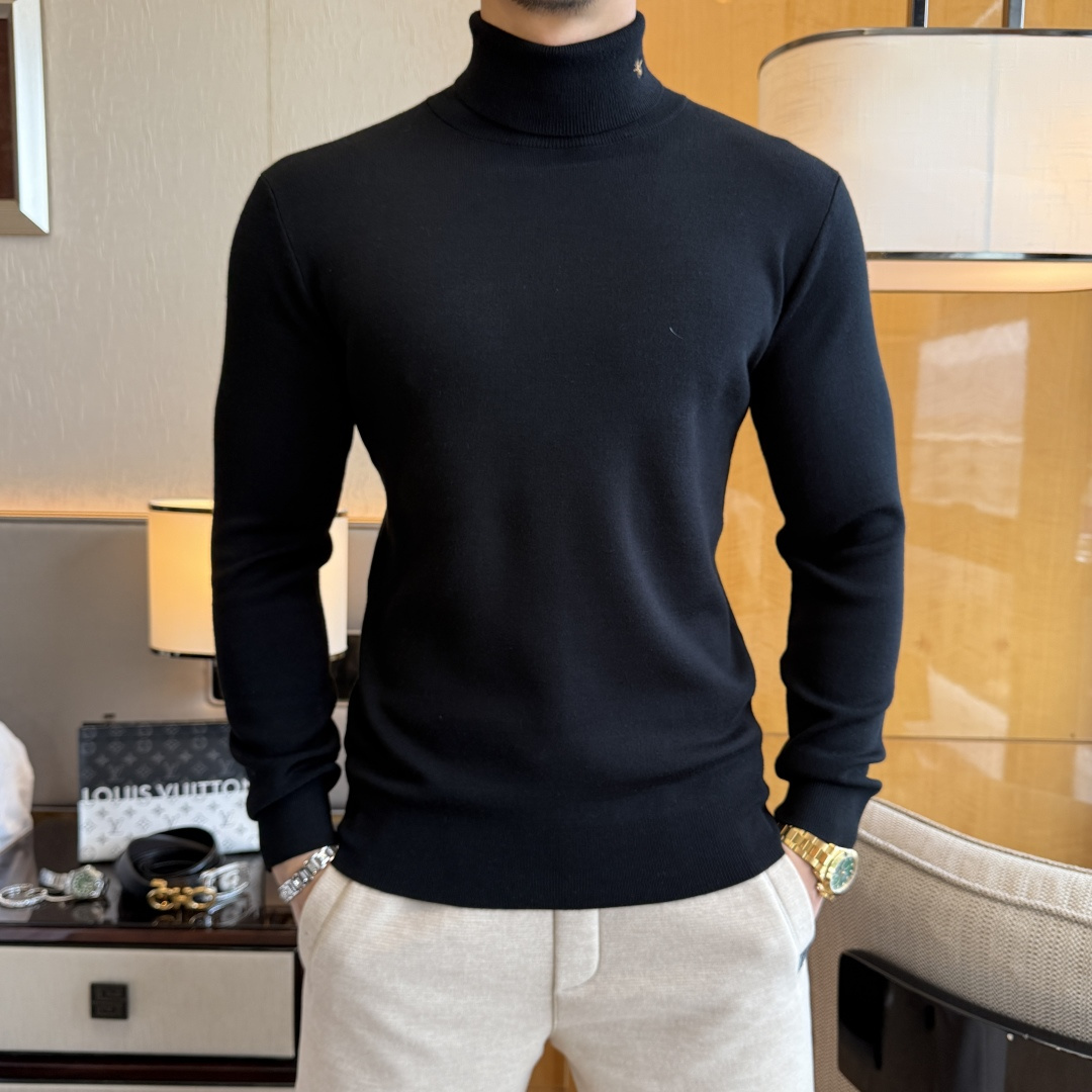 NO:662610,Dior - 2025ss Autumn and Winter counter's popular knitted turtleneck sweater, casual and fashionable outer wear, a must-have for inner wear, custom-made imported sheep wool fabric, the fabric has a delicate feel, close to the body and is comfortable without digging into the flesh, and the upper body has a good shape. It is warm to wear, and the counter logo design is very unique. The original quality and craftsmanship are definitely the highest version on the market. The top original version is awesome to wear. It is soft and crisp, not easy to deform. The seams and seams are very rigorous and elegant. Absolute first-line OEM requirements!  Don’t miss it, male gods!  Size M-3XL,,dior, 19860909迪奥- 2025ss秋冬专柜大爆款针织高领毛衫,休闲时尚外穿 内搭必备款,定制进口绵羊毛面料,面料手感细腻,贴身舒适不扎肉,上身版型好 穿着保暖,专柜标志设计非常独特,原版品质与工艺 绝对市场最高版本 顶级原版穿着超赞 柔顺挺括,不易变形.锁边缝盘都非常严谨考究 绝对一线代工要求！男神们别错过！ 尺码 M-3XL,,dior, ,Men's clothing