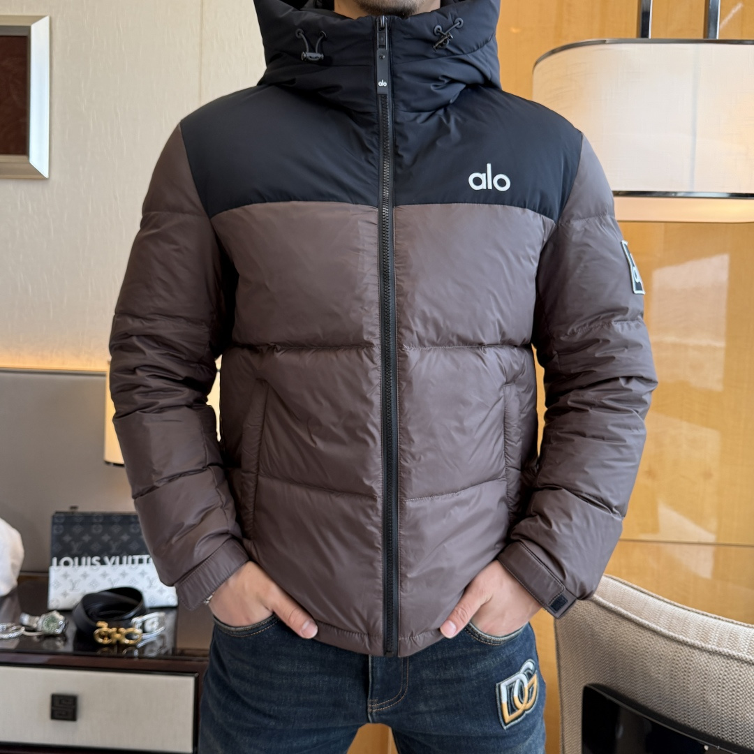 NO:726955,Replace alo after the year - New winter men's down jacket, high-quality design, is a must-have for any man, handsome and handsome. Heavy craftsmanship, 90 down filling, but the fashion stance remains firm, first-class texture, crisp and slim. Classic lapel down, mature and stable style, fine texture, good gloss, and very clear texture, simple and elegant style, strong fashion, and version leading the current trend, the upper body effect is very good, the fabric is novel and soft to the touch  Fearless and changeable, blooming in comfort and uniqueness. Calmly and confidently walk the way of urban sportsman's spring clothing. Multi-touch fabric selection, showing the eclectic charm. The upper body will not have any wrinkles, the fit is excellent, the upper body is stylish and handsome, the customized accessories are iconic, and the details determine success or failure. Colors, pictures, sizes M-3XL can be worn up to 200 pounds.,,jackets & coats, down jacket,19860909年后退换alo- 年冬季新款男士羽绒服外套,高品质设计,是任何男人都必备的王牌好货,帅气爆表.重工艺直冲工艺,90绒填充,但时尚立场坚挺如故,质感一流,挺括修身.经典翻领的羽绒,成熟稳重风,质感细腻,光泽感佳,且纹理非常清晰,款式简洁大气,时尚度强、版型引领当前趋势,上身效果非常好,面料新颖,手感软 无畏多变,舒适与独特中绽放.从容、自信游走都市型男春装之道.多重触感的面料选择,彰显不拘一格的魅力上身不会有任何褶皱,版型极好,上身有型帅气,定制辅料带有标志性,细节决定成败.颜色图色 尺码M-3XL最大可穿到200斤.,,jackets & coats,down jacket,,Men's clothing