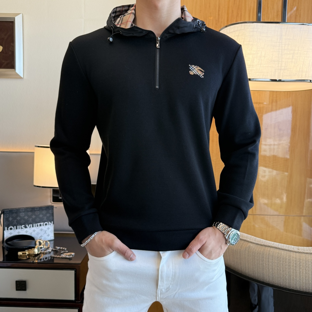 NO:736115,Burberry - 2025ss autumn hot new style, the highest version of fashionable wool pullover sweatshirt, a classic that must be released every year. Favored and respected by major stars, it selects high-end European cotton blended fabrics, made with heavy craftsmanship, original hardware accessories logo design, soft and smooth, and dense texture!  Stylish upper body!  One of the impeccable must-have styles for autumn!  M-3XL can wear up to 190 pounds!  ,,burberry,hoodie,sweatshirts,19860909巴宝莉 - 2025ss秋季大爆新款,最高版本时尚羊毛套头卫衣、每年必出的经典之作.受各大明星的青睐推崇,精选高端欧棉混纺面料,重工艺制作,原版五金辅料logo设计,柔软顺滑,质地密实！上身时尚有型！秋季无可挑剔必选款式之一！M-3XL 最大穿190斤！,,burberry,hoodie,sweatshirts,,Men's clothing