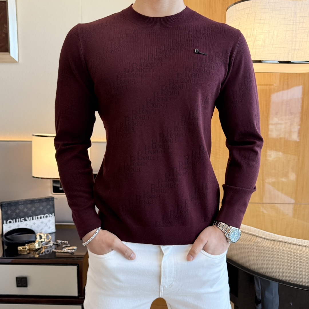 NO:703896,Pp- 2025ss Autumn and Winter Counter's hot-selling boutique sweaters, casual and fashionable outer wear, a must-have for inner wear, custom-made imported sheep wool fabric, the fabric has a delicate feel, close to the body and is comfortable without digging into the flesh, and the upper body has a good shape. It is warm to wear, and the counter logo design is very unique. The original quality and craftsmanship are definitely the highest version on the market. The top original version is awesome to wear. It is soft and crisp, not easy to deform. The seams and seams are very rigorous and elegant. Absolutely the first-line OEM requirements!  Don’t miss it, male gods!  Size M-3XL,,19860909Pp- 2025ss秋冬专柜大爆款精品毛衫,休闲时尚外穿 内搭必备款,定制进口绵羊毛面料,面料手感细腻,贴身舒适不扎肉,上身版型好 穿着保暖,专柜标志设计非常独特,原版品质与工艺 绝对市场最高版本 顶级原版穿着超赞 柔顺挺括,不易变形.锁边缝盘都非常严谨考究 绝对一线代工要求！男神们别错过！ 尺码 M-3XL,,,Men's clothing